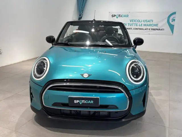Mini Hatch view 3