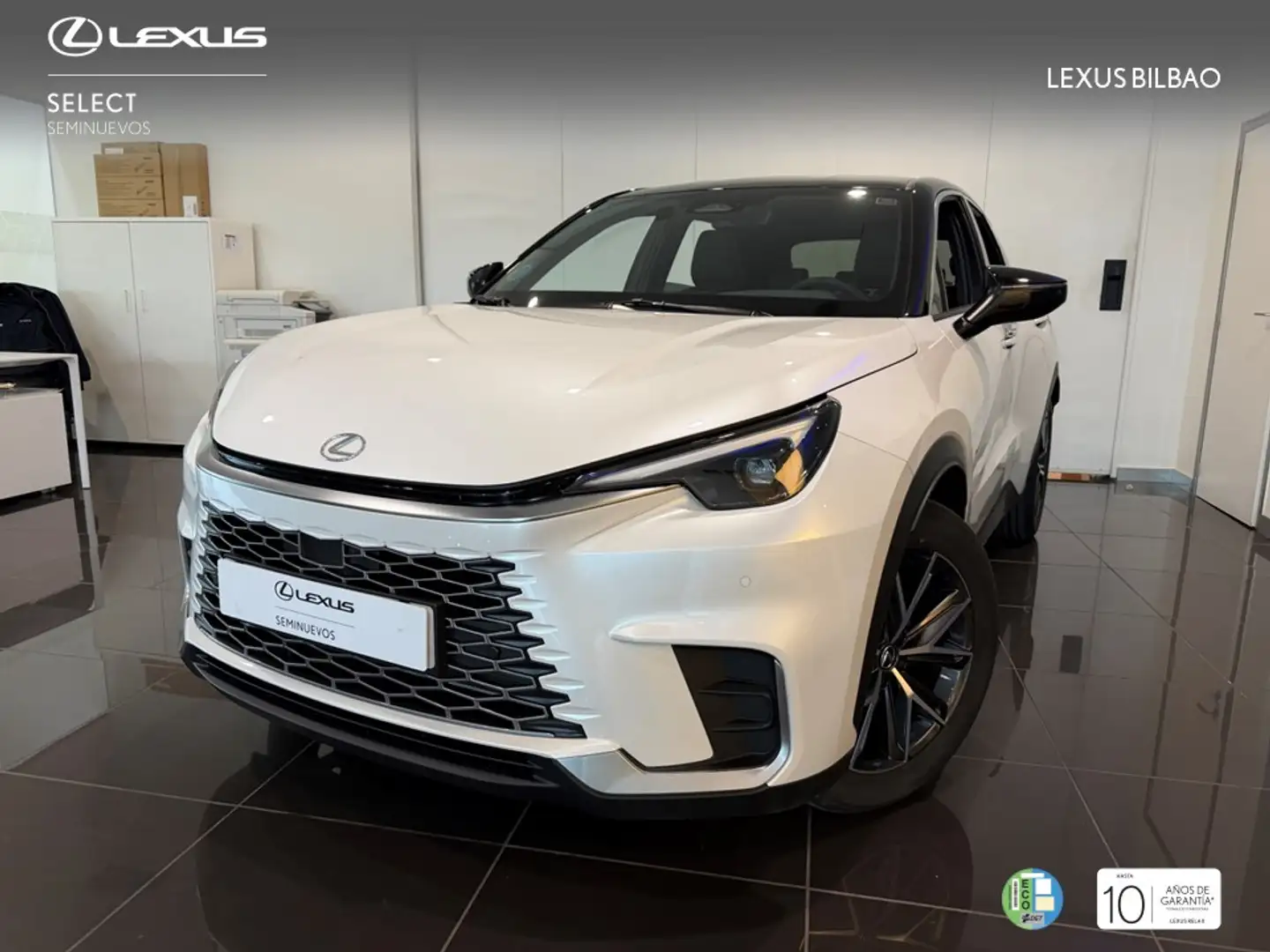 Lexus LBX Emotion+ Weiß - 1