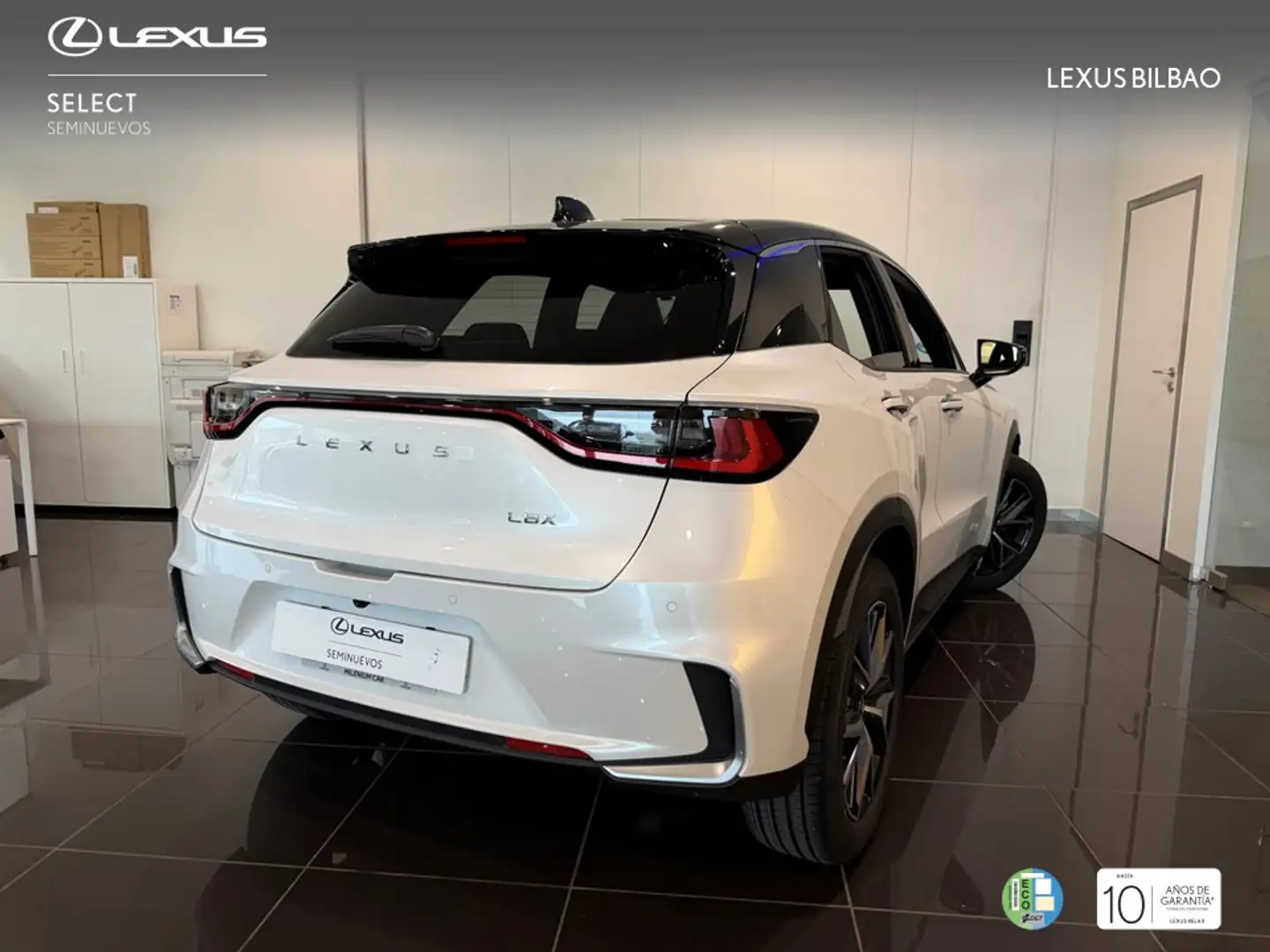 Lexus LBX Emotion+ Weiß - 2