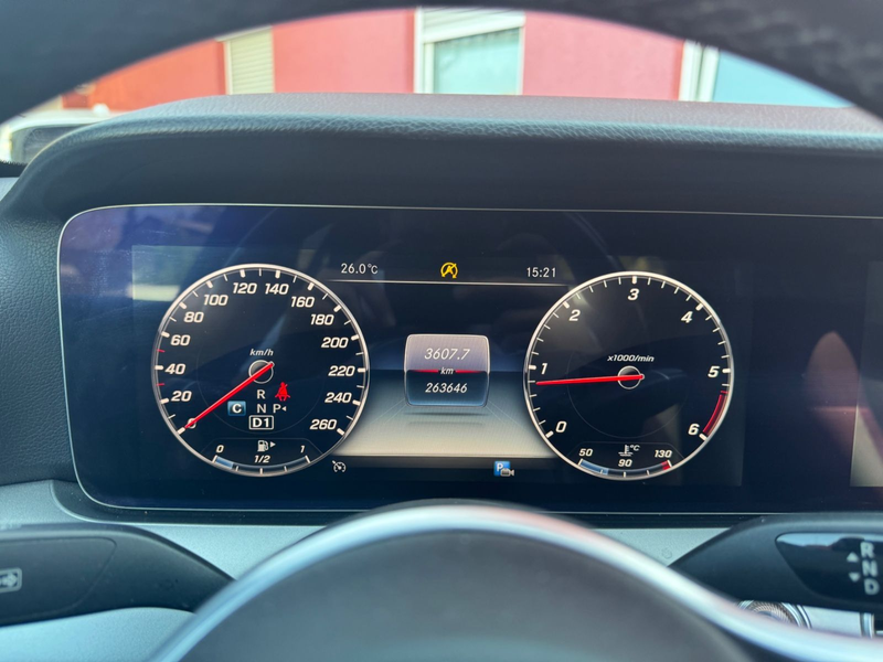 Mercedes-Benz E 220 d Limousine/ TAXI/ LEDER/ COMAND/ SCHIEBED — photo 12