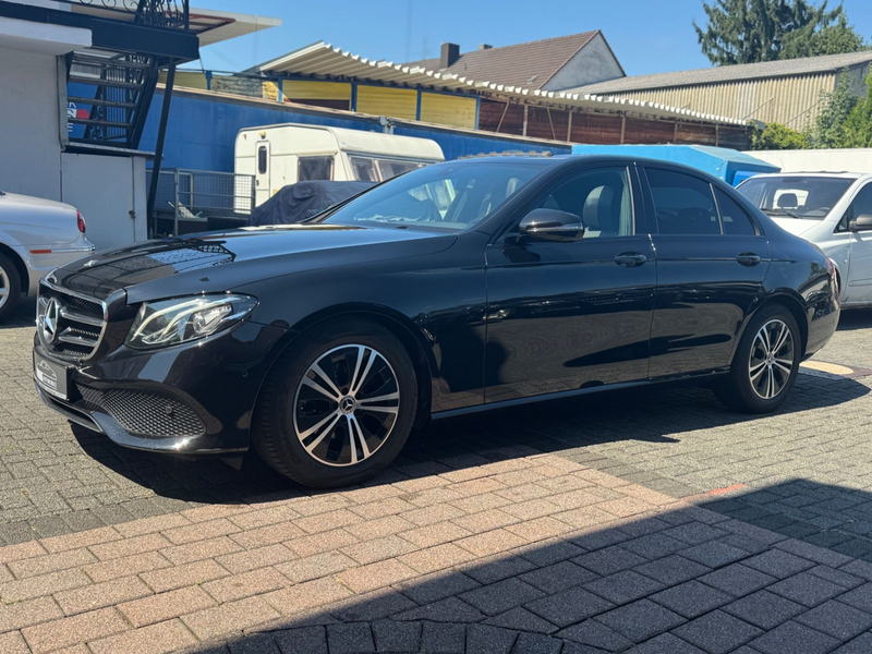 Mercedes-Benz E 220 d Limousine/ TAXI/ LEDER/ COMAND/ SCHIEBED — photo 4