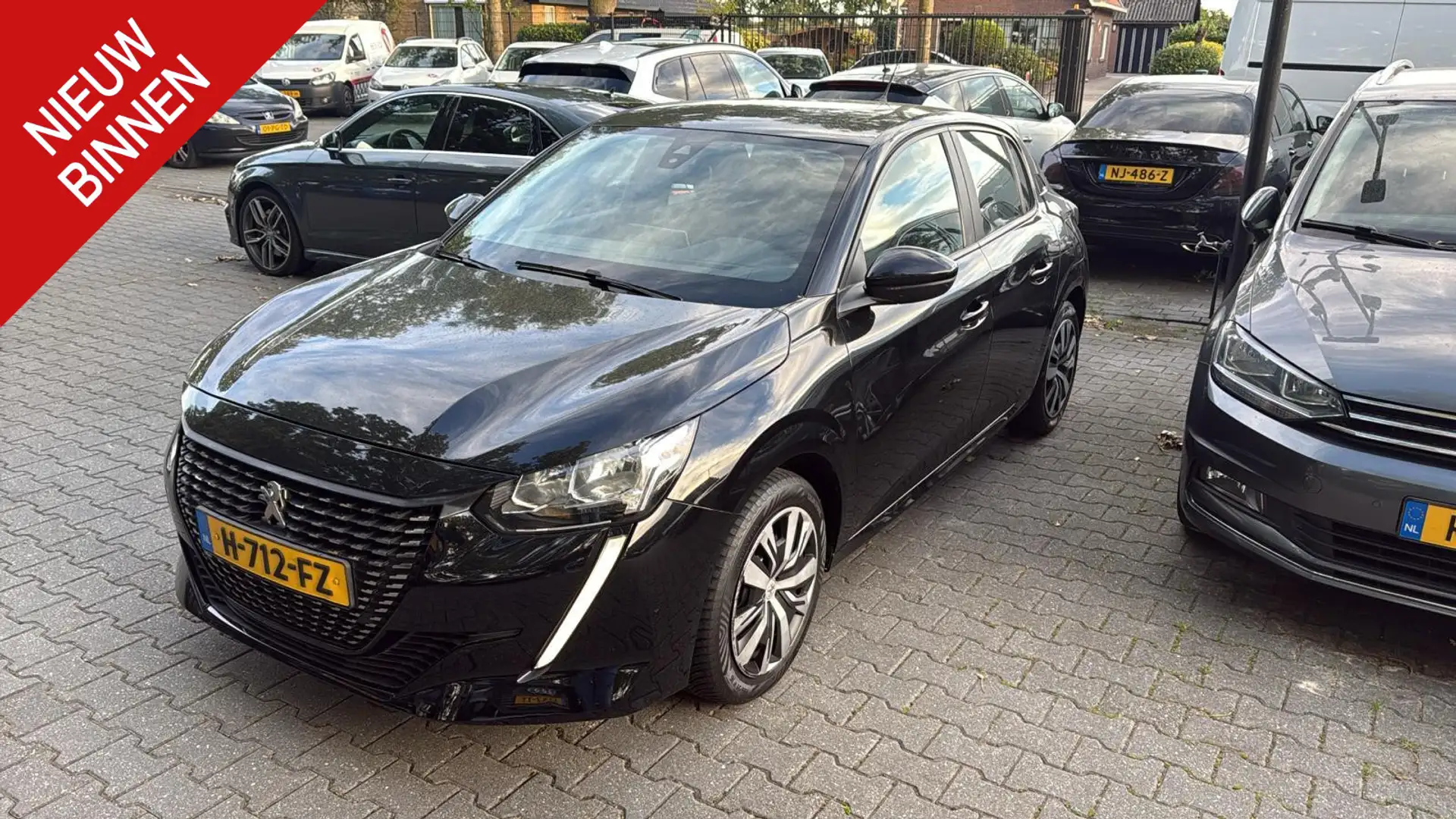 Peugeot 208 1.2 PureTech Blue Lease Active | Dealer onderhoude Noir - 1