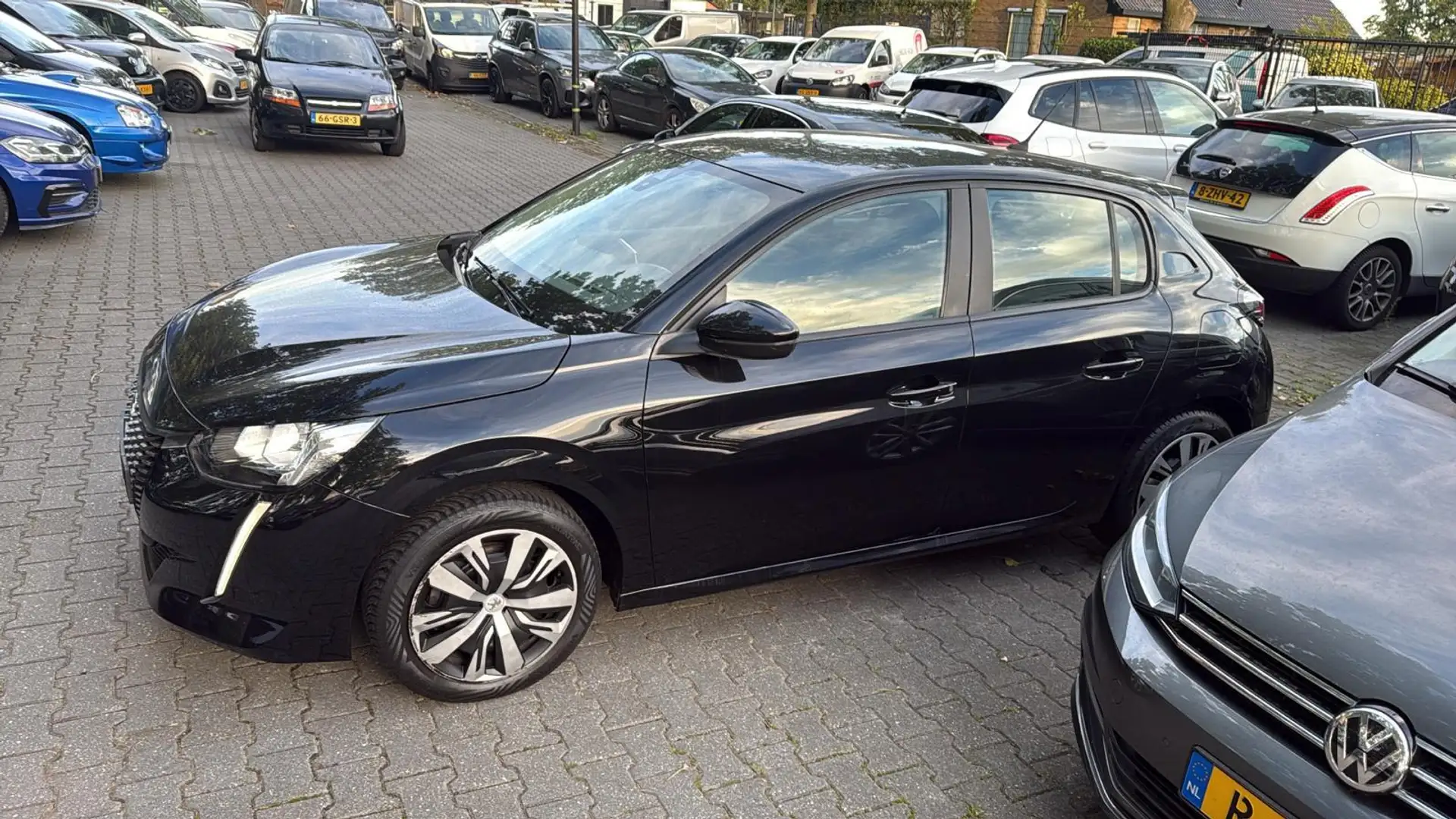 Peugeot 208 1.2 PureTech Blue Lease Active | Dealer onderhoude Noir - 2