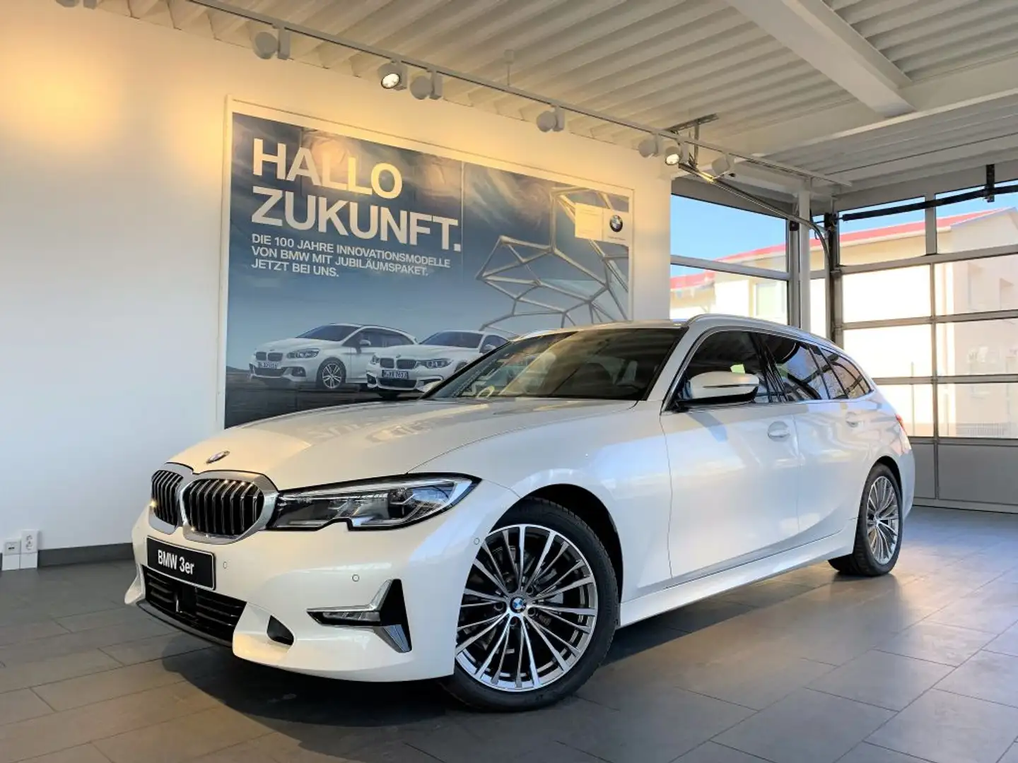 BMW 320 d Tour. Luxury LASER+HUD+STAND+ACC+AHK+PANO+ Weiß - 1