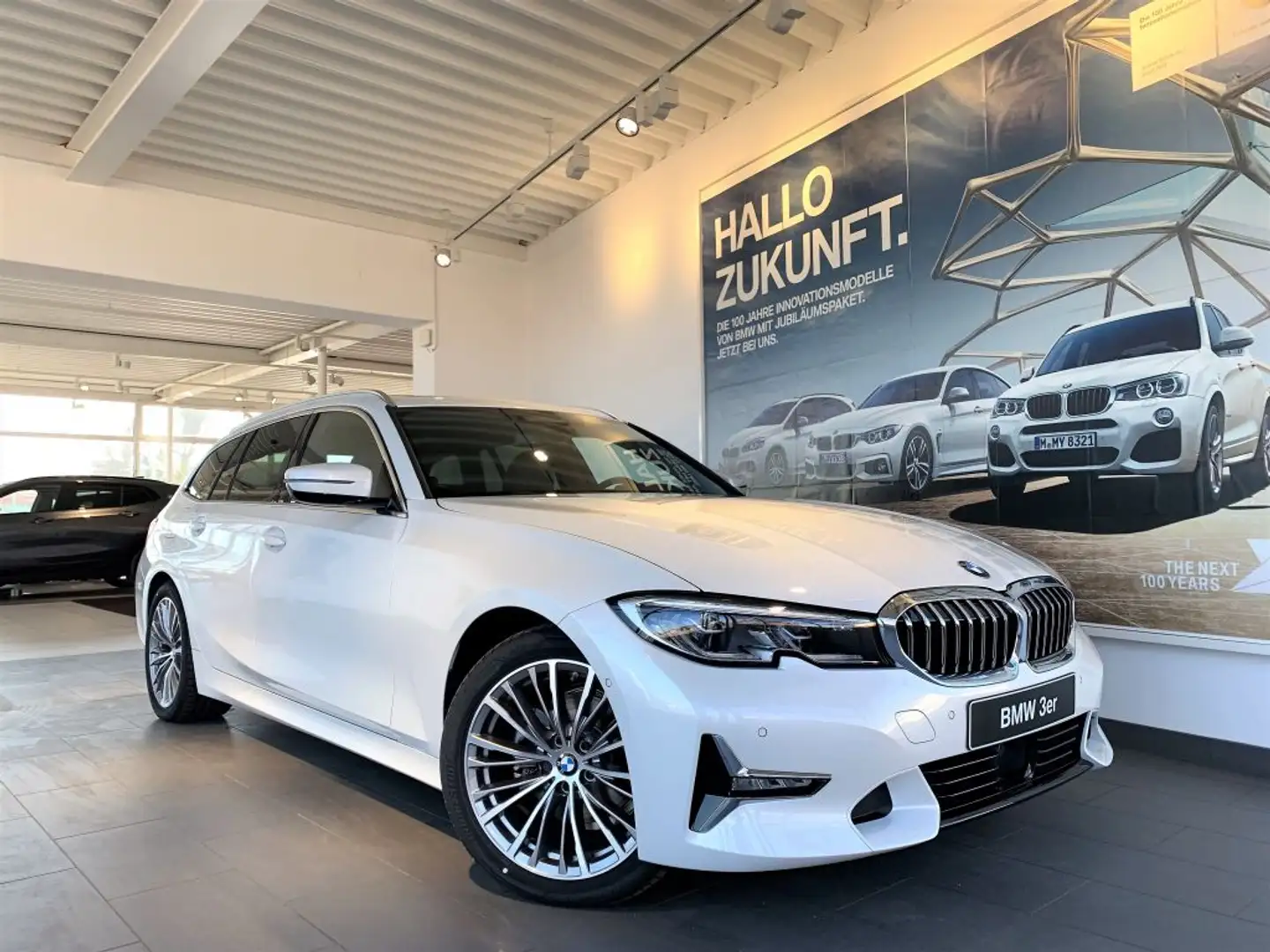 BMW 320 d Tour. Luxury LASER+HUD+STAND+ACC+AHK+PANO+ Weiß - 2