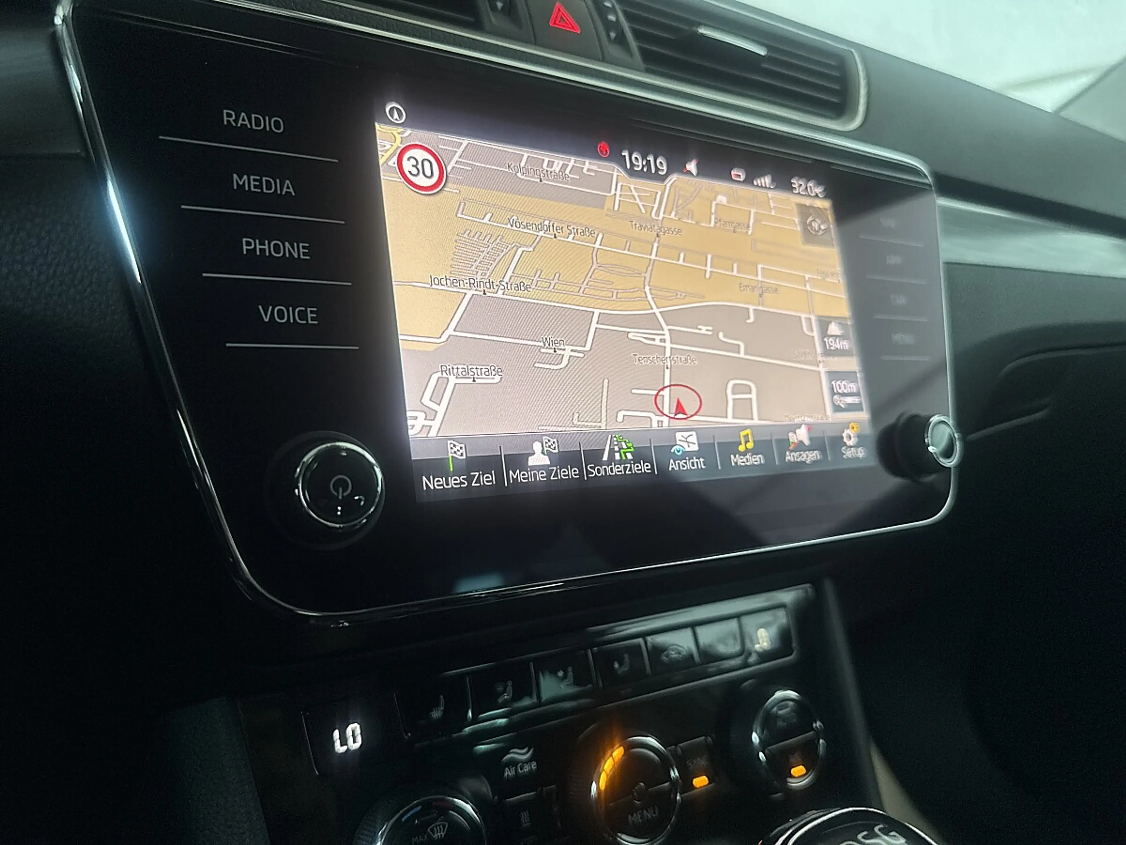 Skoda Superb 2,0 TDI Style DSG / DRIVING ASISST / NAVI / LED... — photo 15