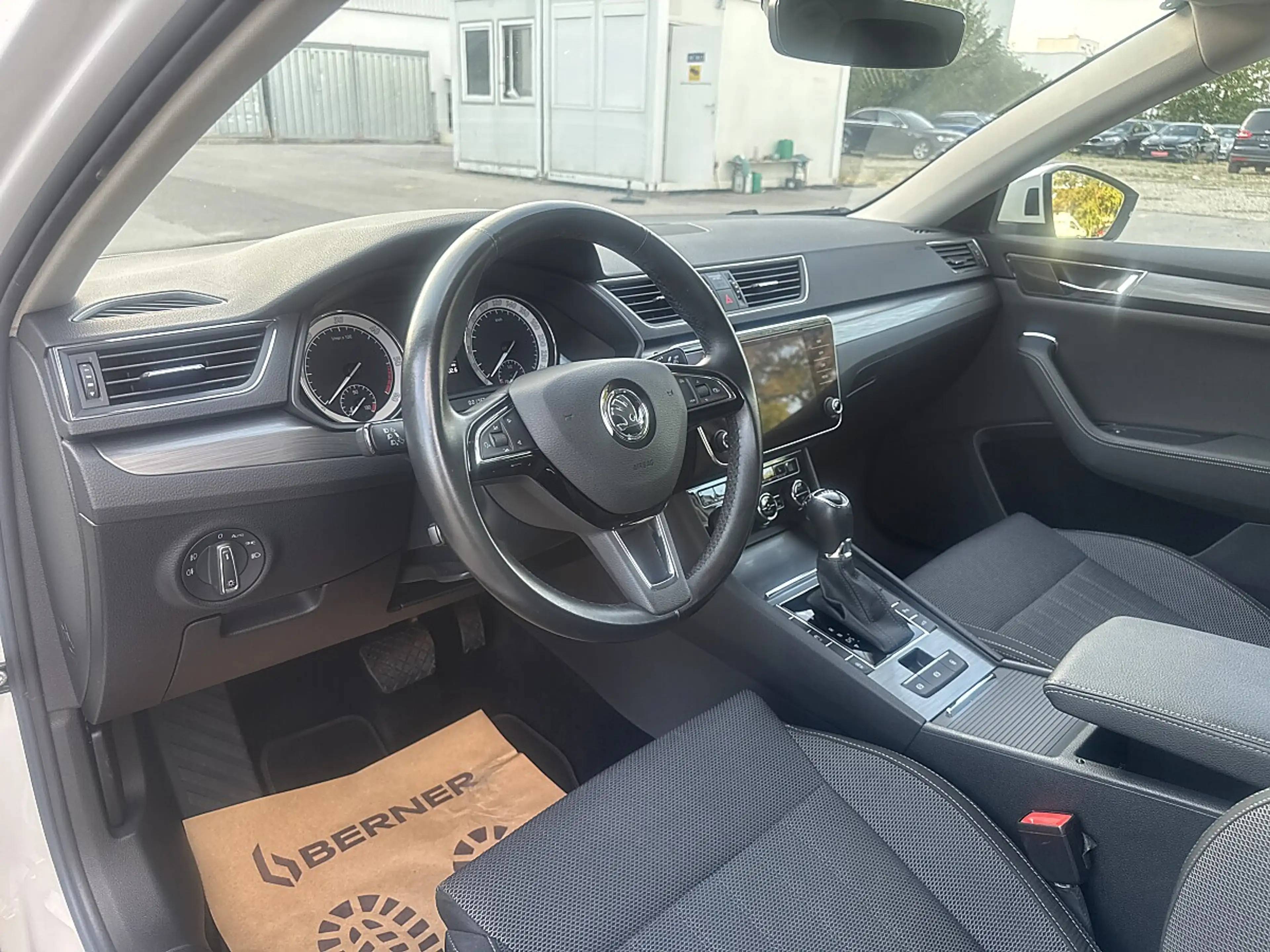 Skoda Superb 2,0 TDI Style DSG / DRIVING ASISST / NAVI / LED... — photo 14
