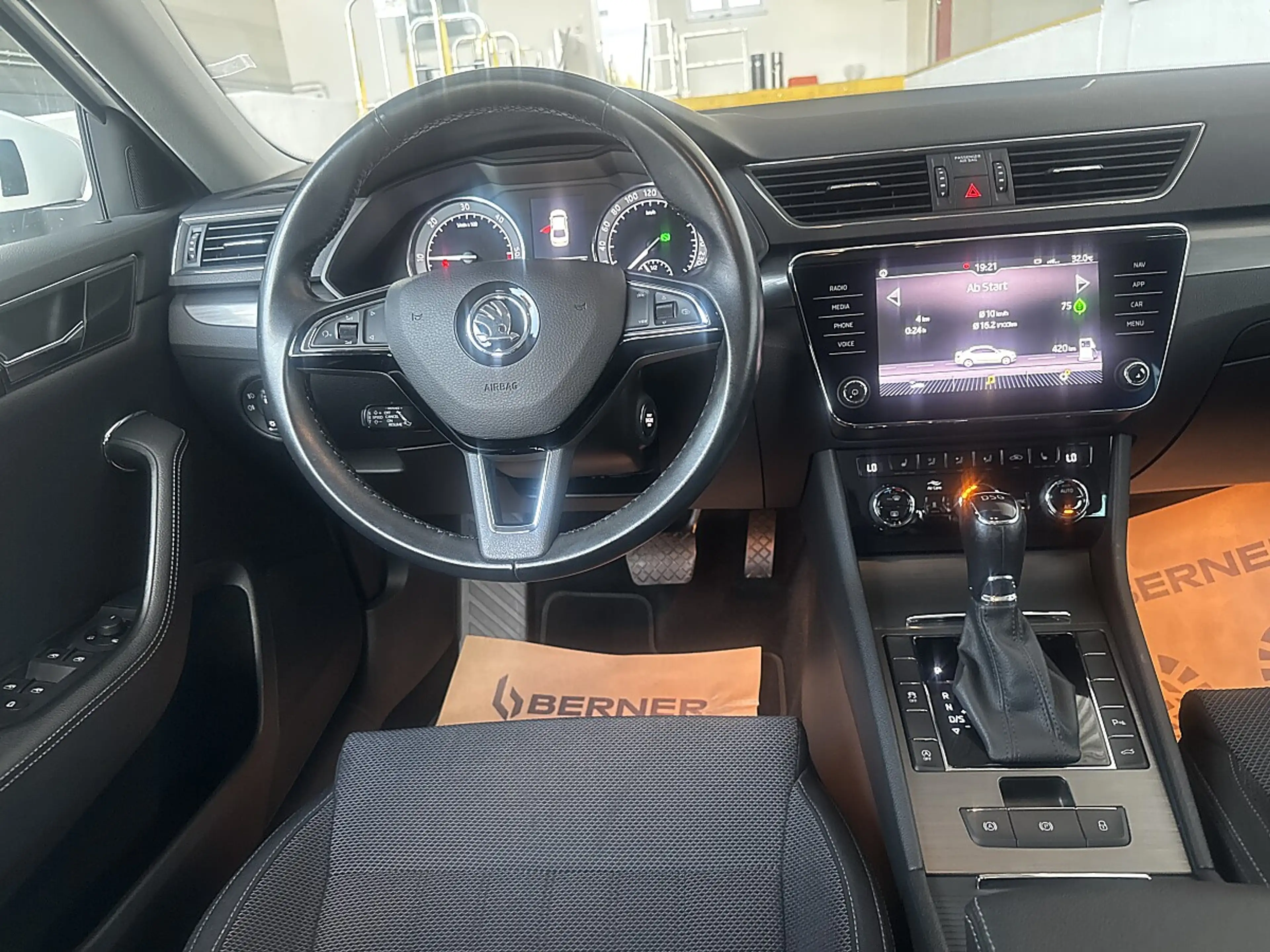 Skoda Superb 2,0 TDI Style DSG / DRIVING ASISST / NAVI / LED... — photo 13