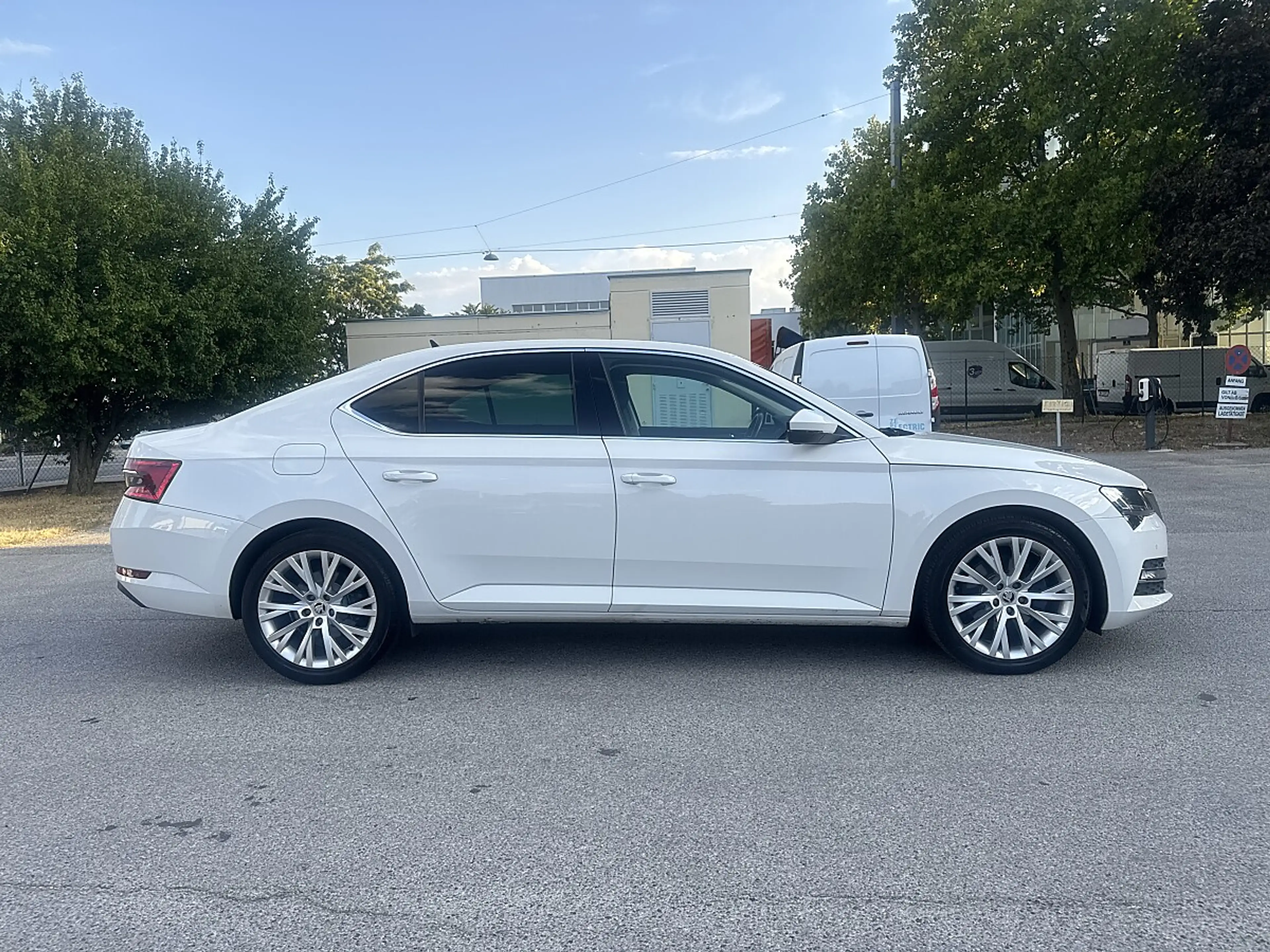 Skoda Superb 2,0 TDI Style DSG / DRIVING ASISST / NAVI / LED... — photo 7