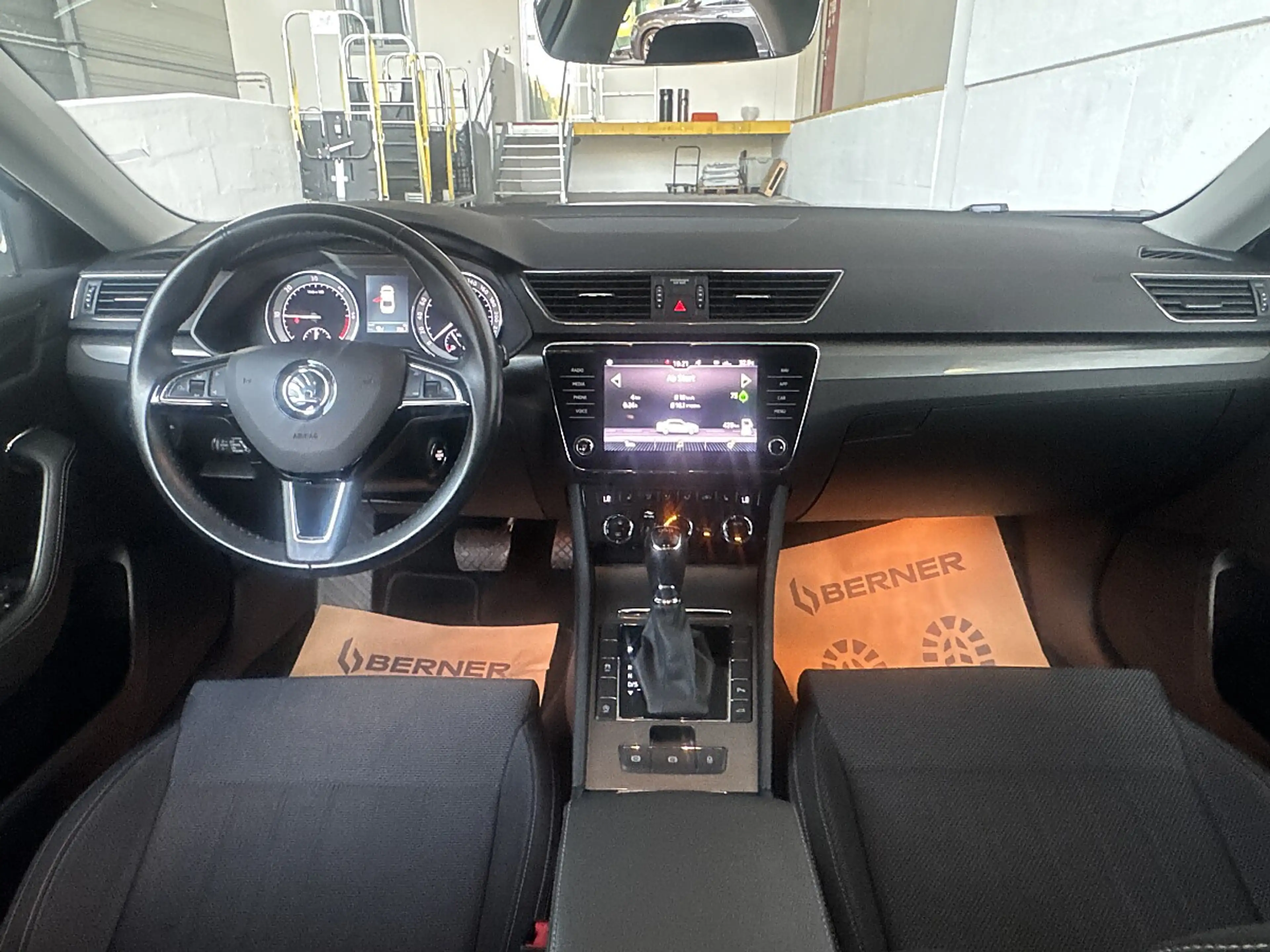 Skoda Superb 2,0 TDI Style DSG / DRIVING ASISST / NAVI / LED... — photo 11