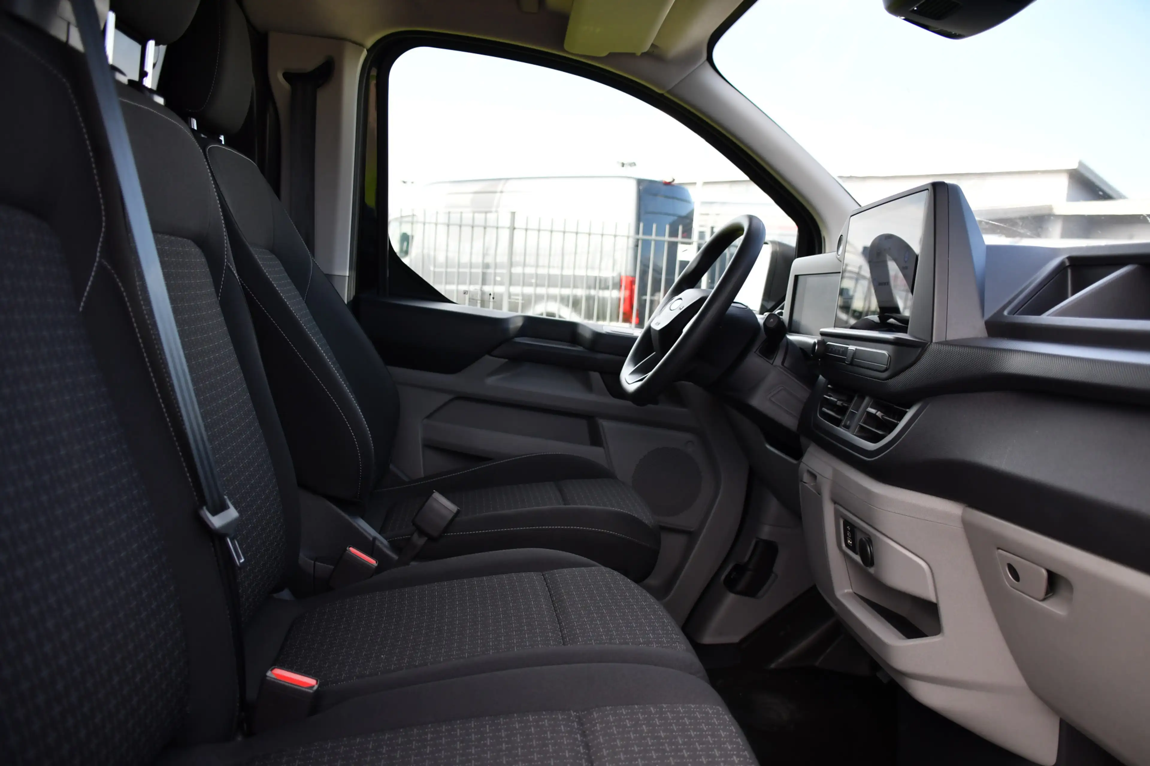 Ford Transit Custom 300 2.0 TDCI L1H1 Black Edition Cruise, Camera, Ca — photo 26