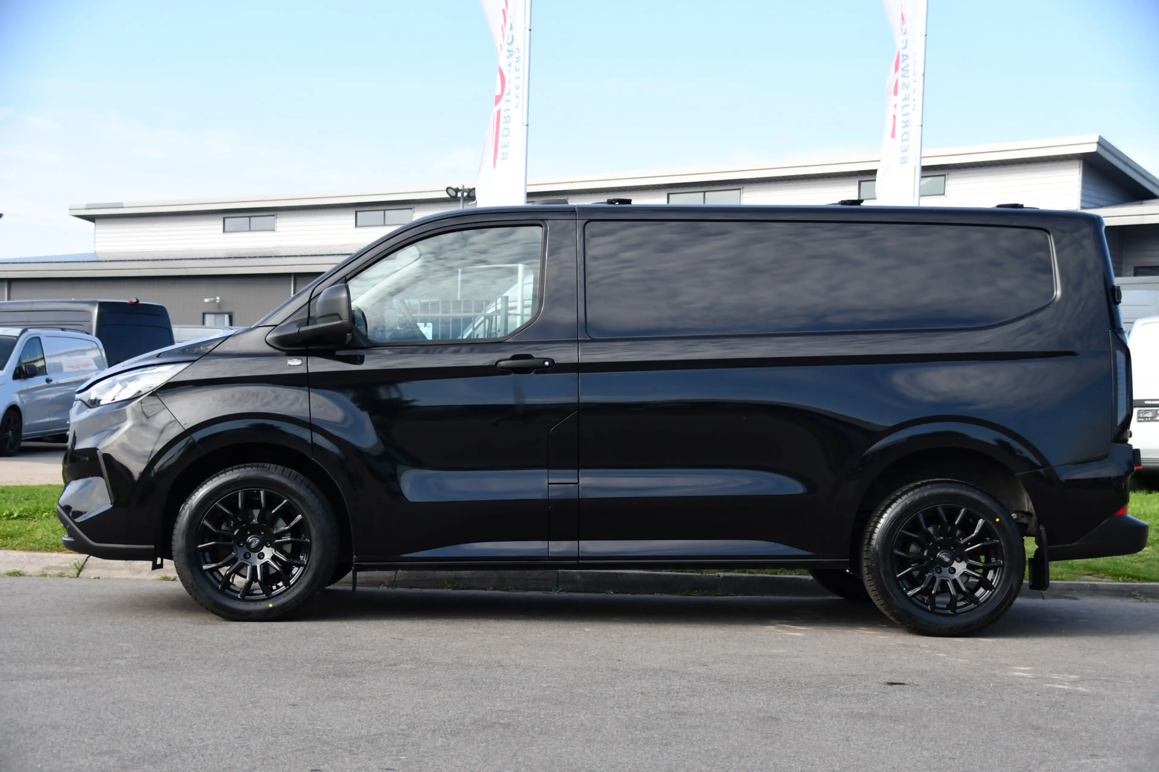 Ford Transit Custom 300 2.0 TDCI L1H1 Black Edition Cruise, Camera, Ca — photo 9