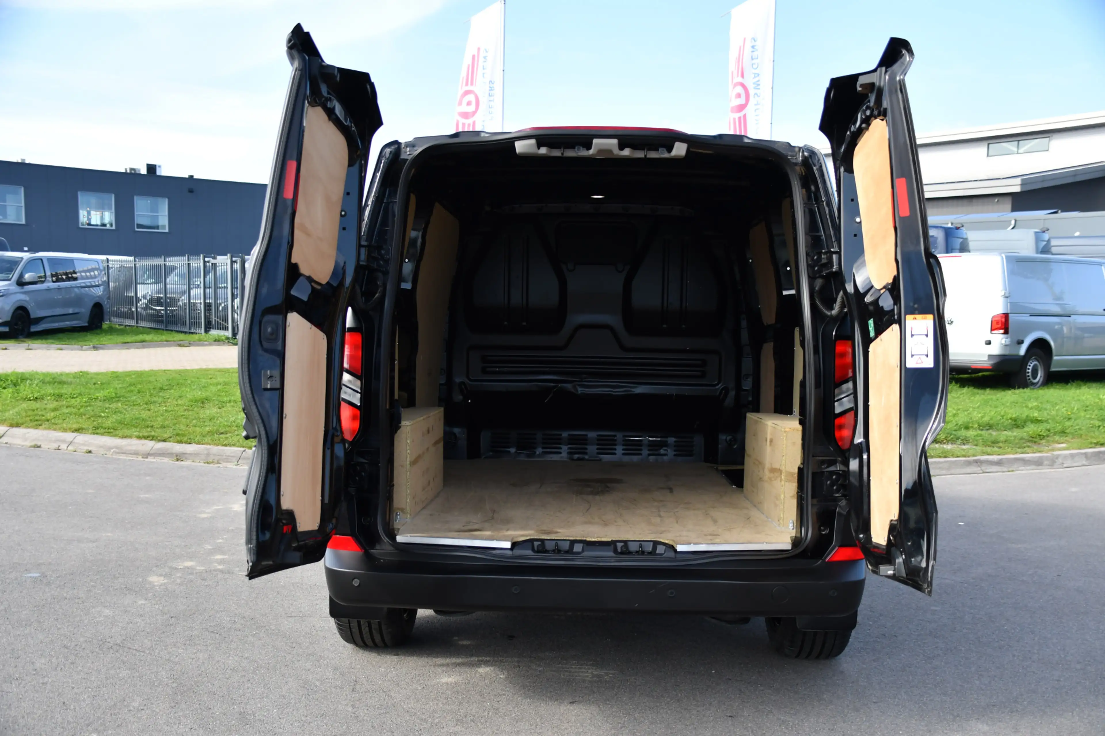 Ford Transit Custom 300 2.0 TDCI L1H1 Black Edition Cruise, Camera, Ca — photo 34