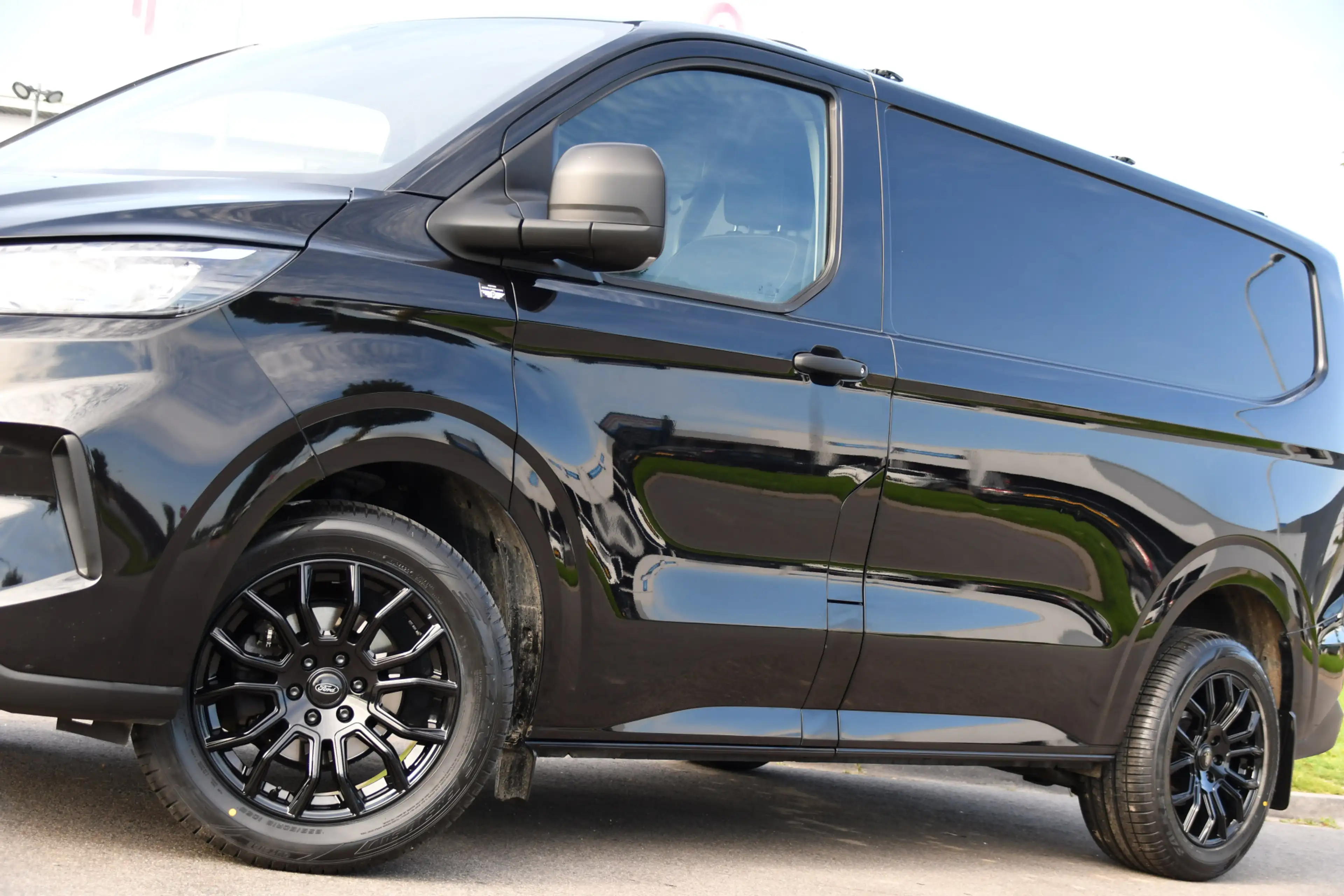 Ford Transit Custom 300 2.0 TDCI L1H1 Black Edition Cruise, Camera, Ca — photo 32