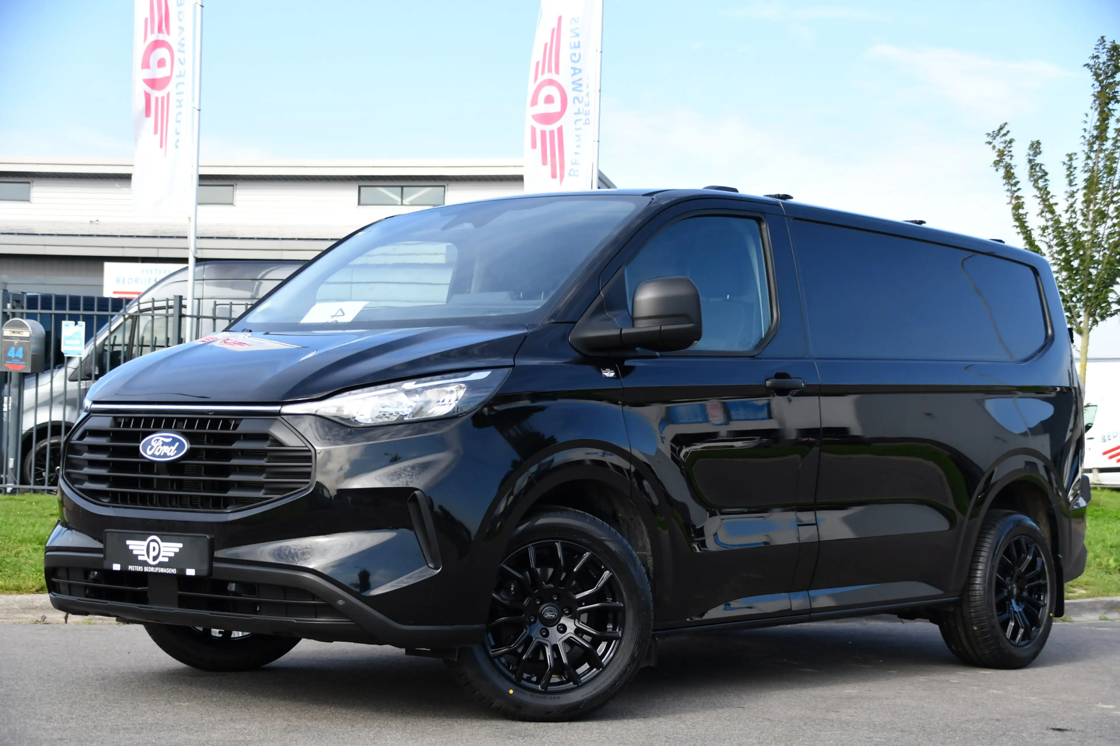 Ford Transit Custom 300 2.0 TDCI L1H1 Black Edition Cruise, Camera, Ca — photo 4