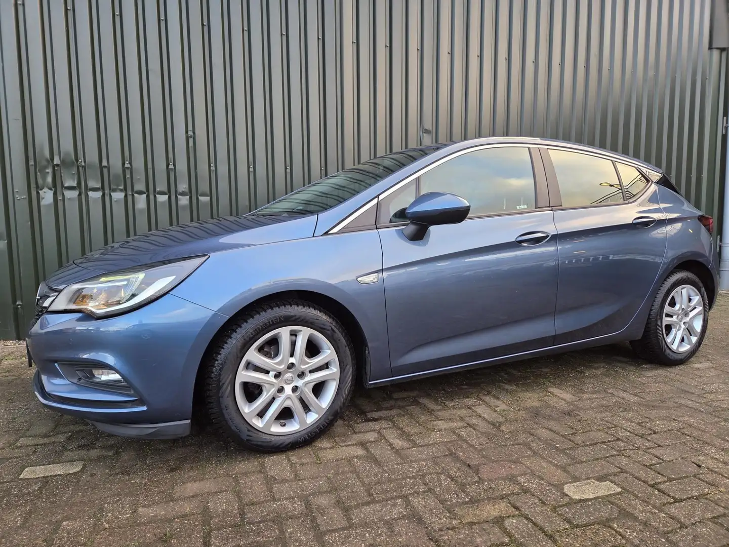 Opel Astra 1.6 CDTI Online Edition Blau - 2