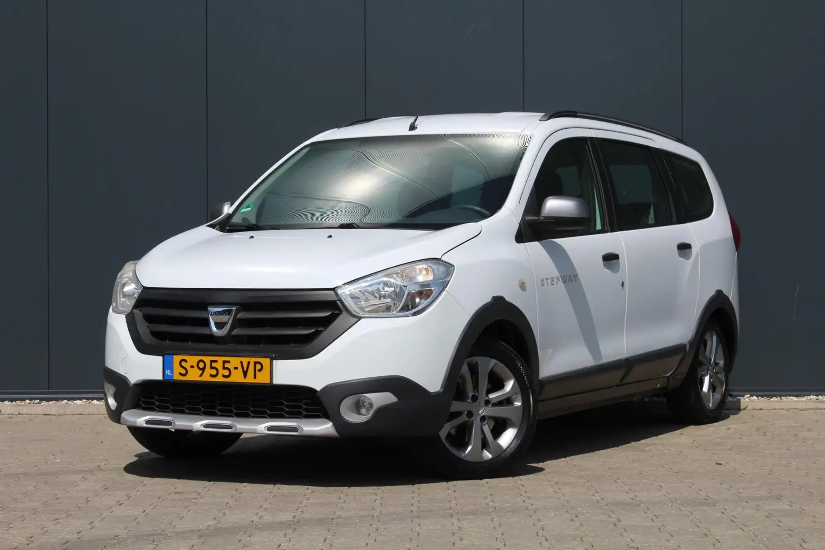 Dacia Lodgy 1.2 TCe Stepway 7persoons | Navigatie | Trekhaak | Wit - 1