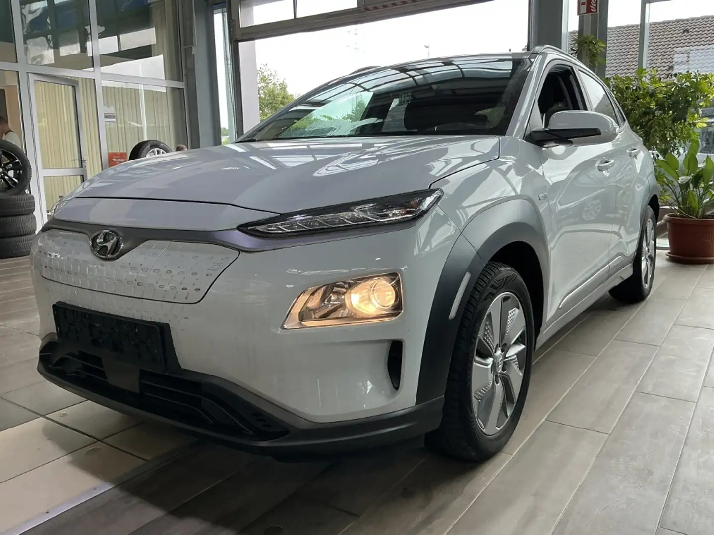 Hyundai KONA Advantage KRELL ACC Navi R.Cam PDC SHZ DAB+ Weiß - 1