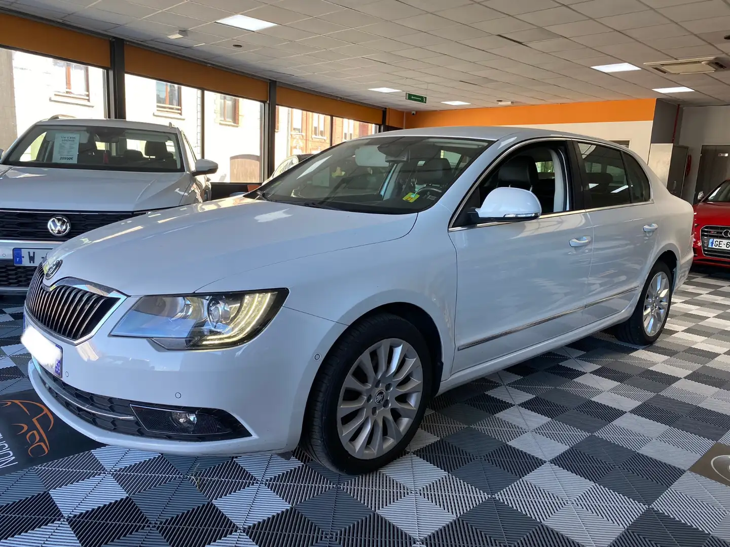 Skoda Superb 1.6 TDI Ambition Plus Blanc - 2