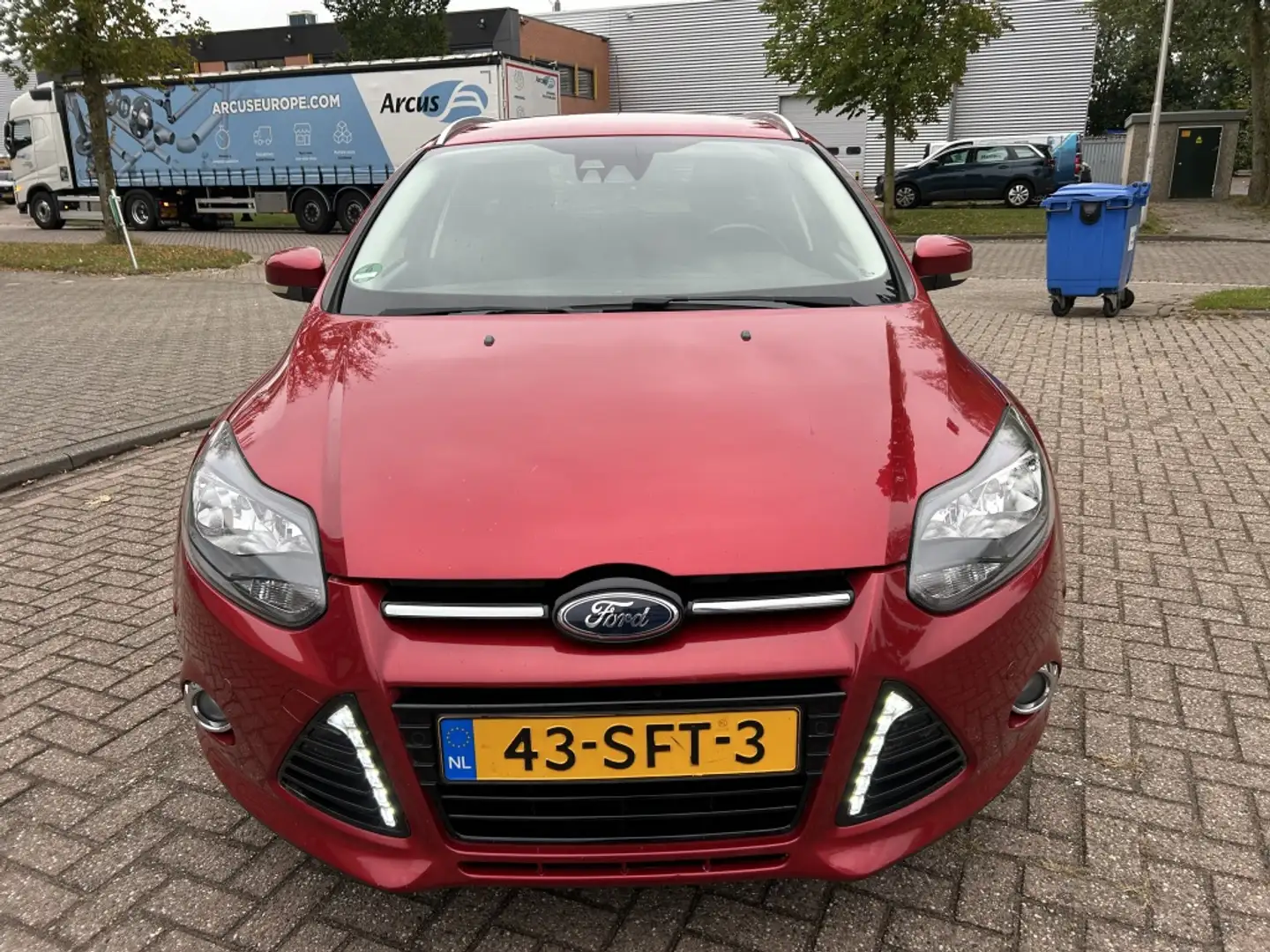 Ford Focus Wagon 1.6 EcoB. Titanium 183PK NAVI CRUISE CLIMA T Rood - 2