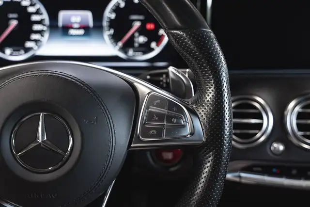 Mercedes-Benz S-Class view 23