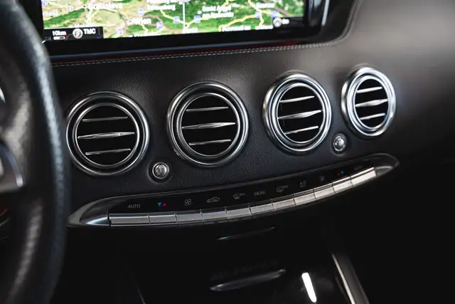 Mercedes-Benz S-Class view 25