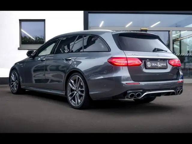 Mercedes-Benz E Class view 3