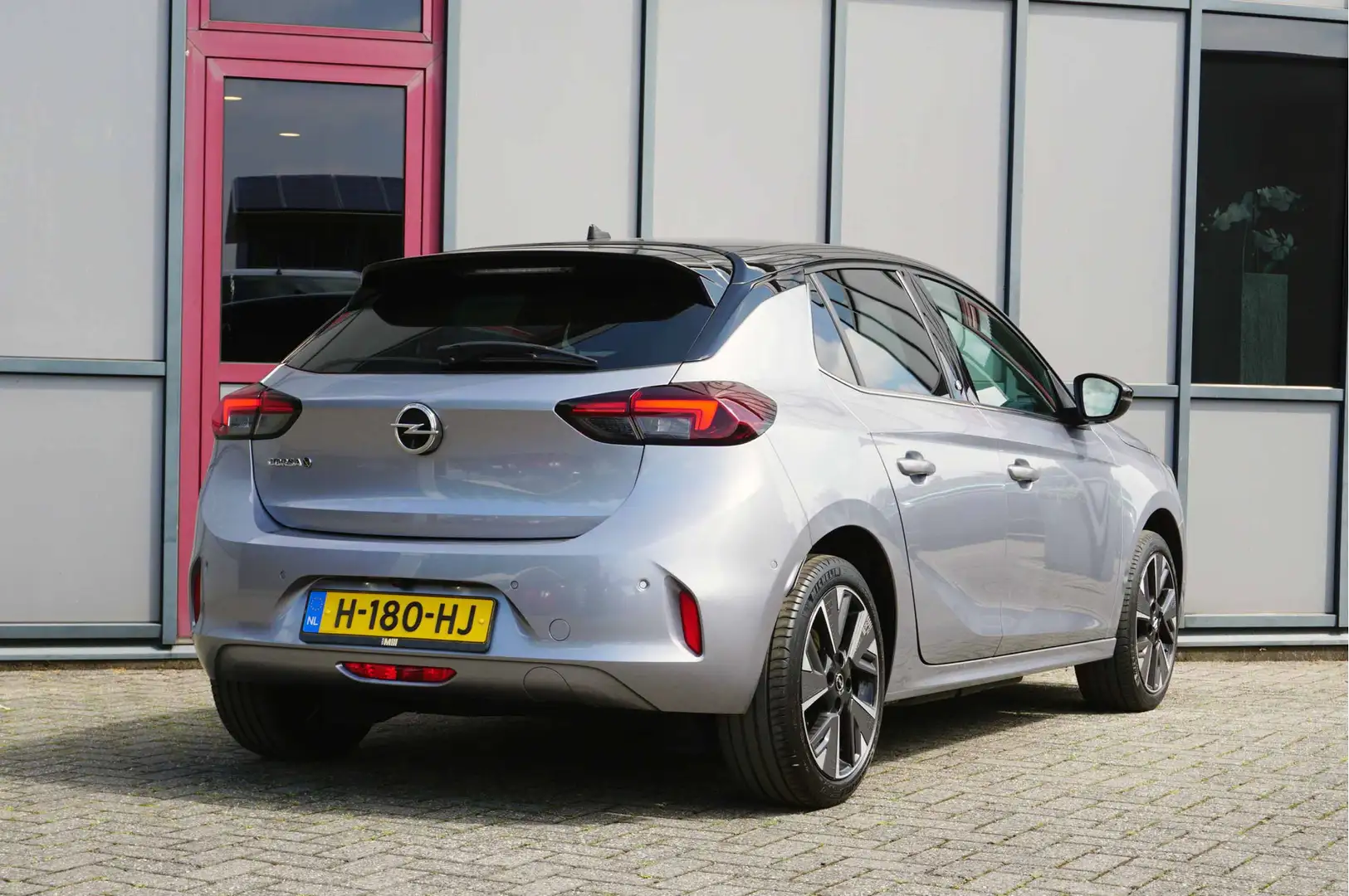 Opel Corsa-e Elegance 50kWh ACC Premium & Park Pack SOH 92% Grijs - 2