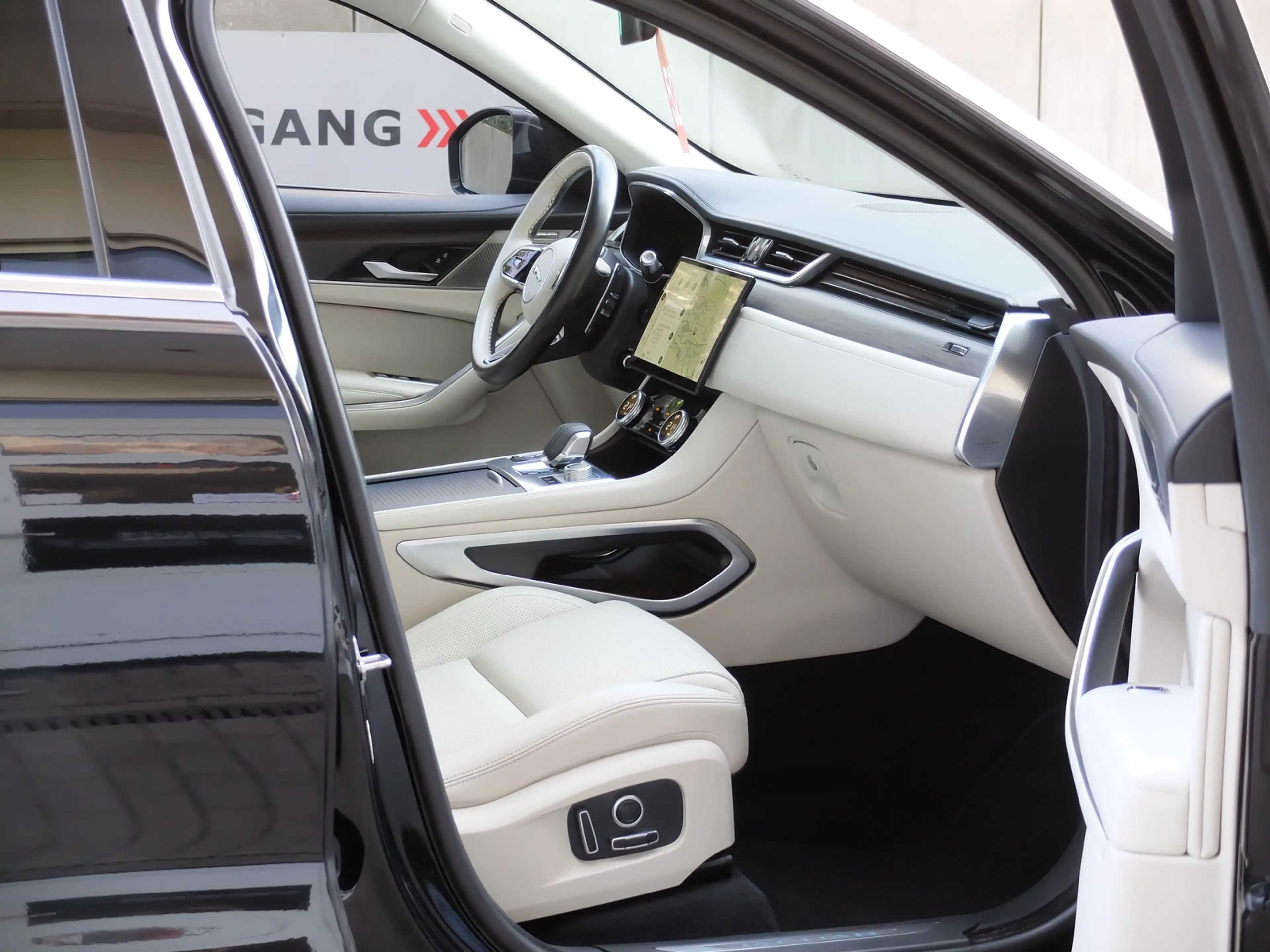 Jaguar F-Pace F-PACE D200 Mild-Hybrid SE AWD neues Model — photo 15