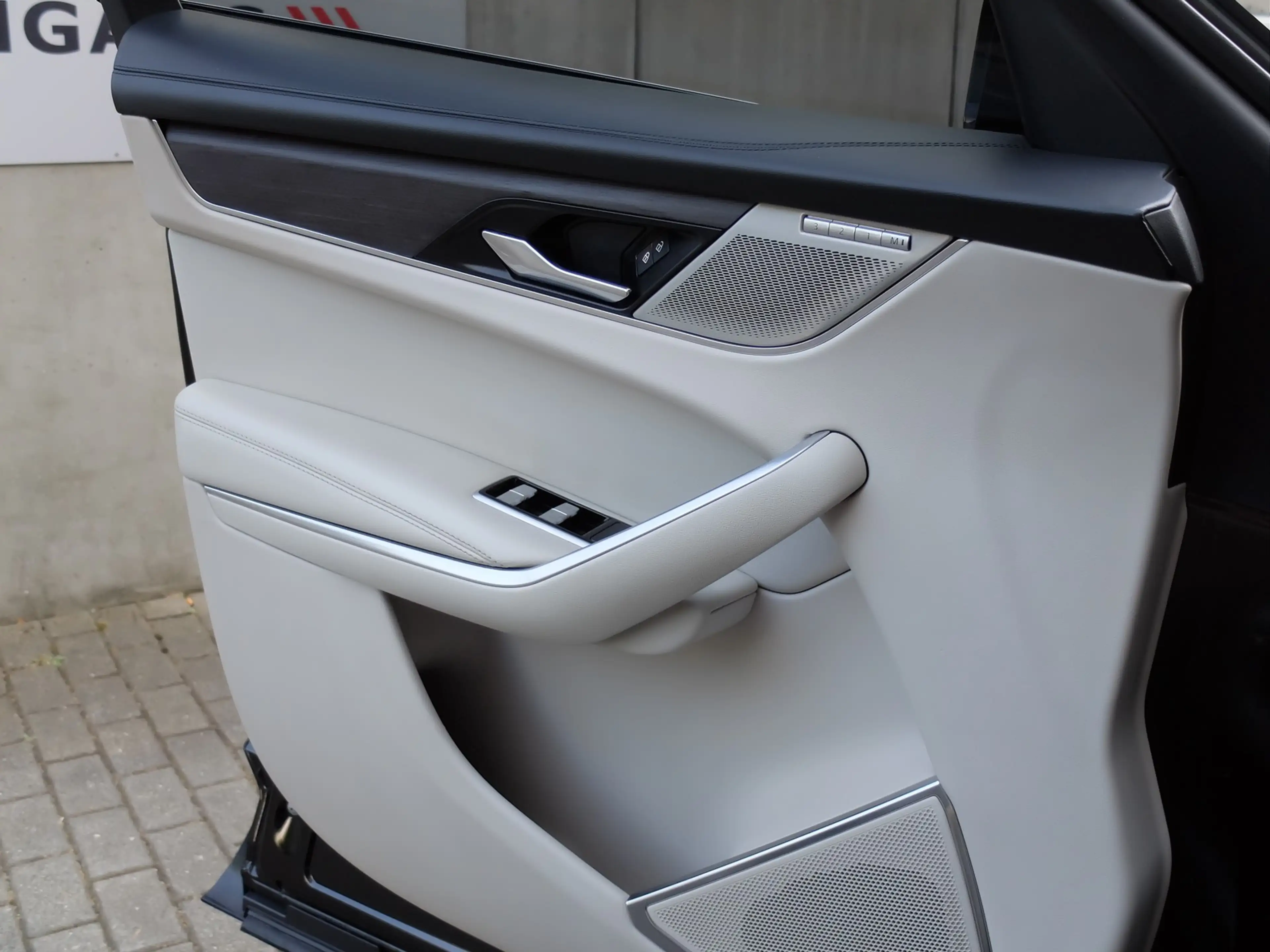 Jaguar F-Pace F-PACE D200 Mild-Hybrid SE AWD neues Model — photo 11