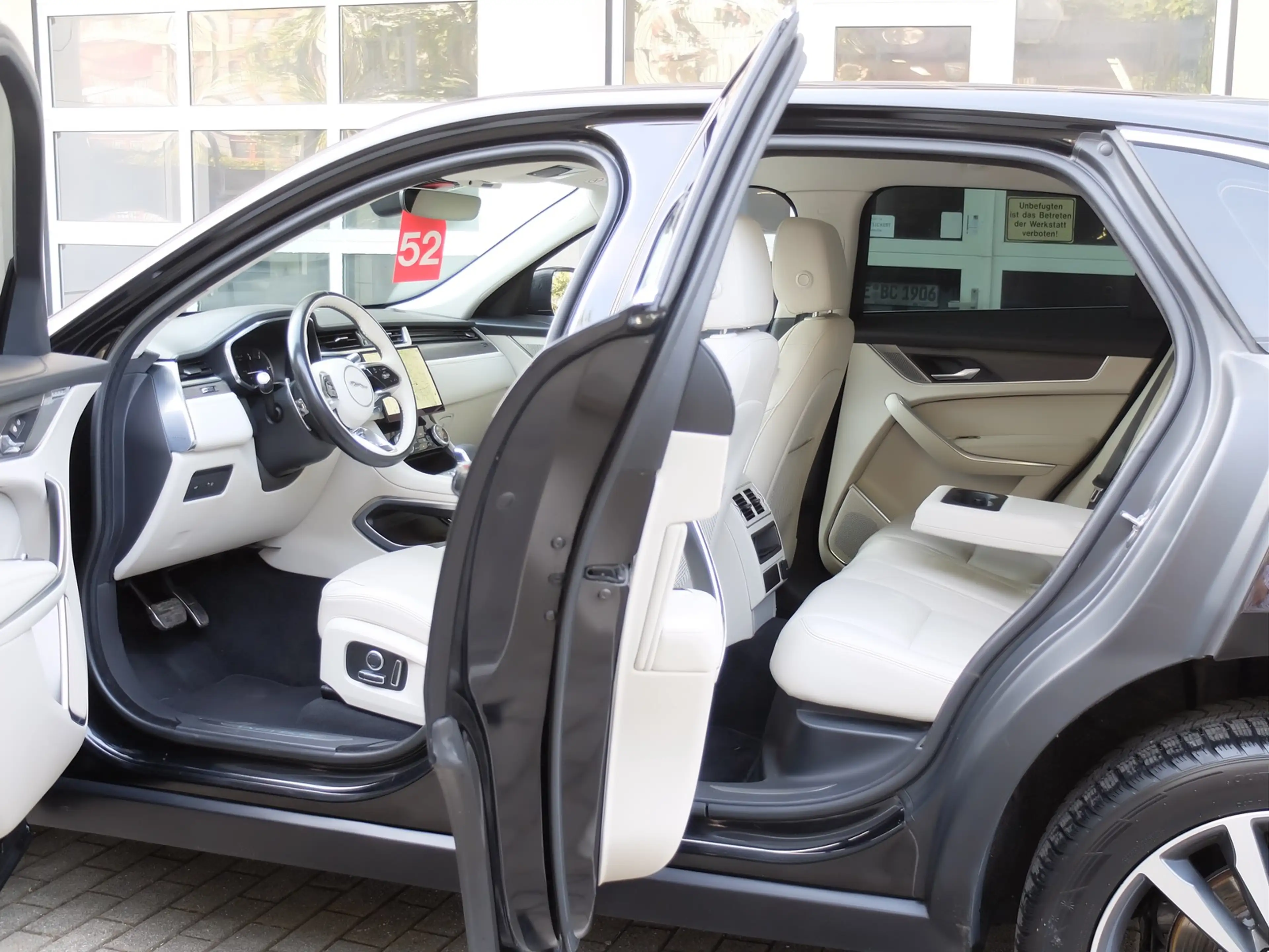 Jaguar F-Pace F-PACE D200 Mild-Hybrid SE AWD neues Model — photo 13