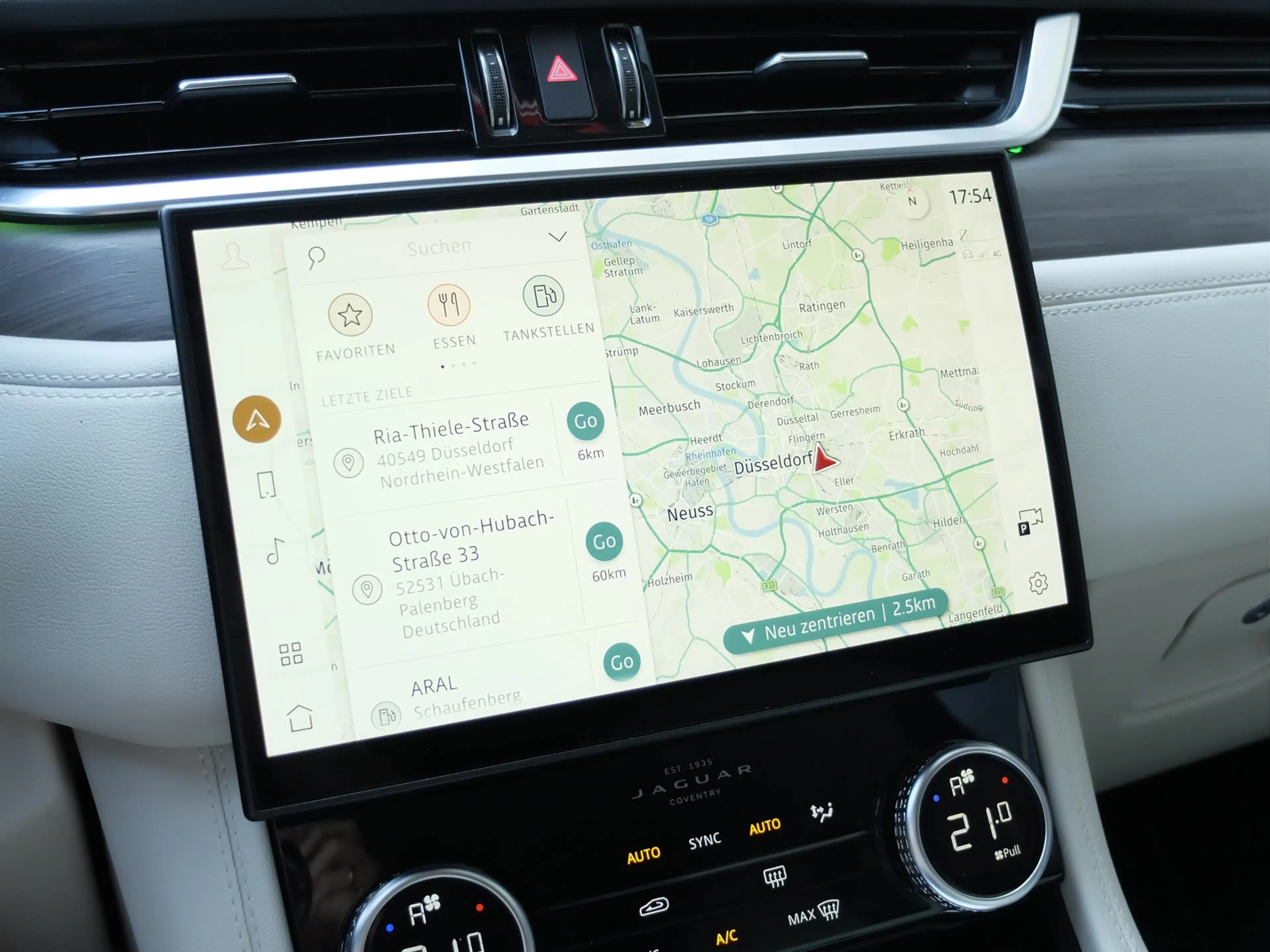 Jaguar F-Pace F-PACE D200 Mild-Hybrid SE AWD neues Model — photo 9