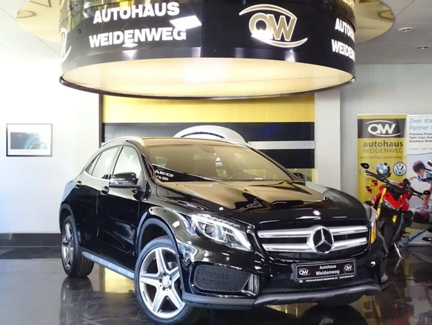 Mercedes-Benz GLA 200 AMG Navi Leder Xenon PDC erst 16535 KM Noir - 1
