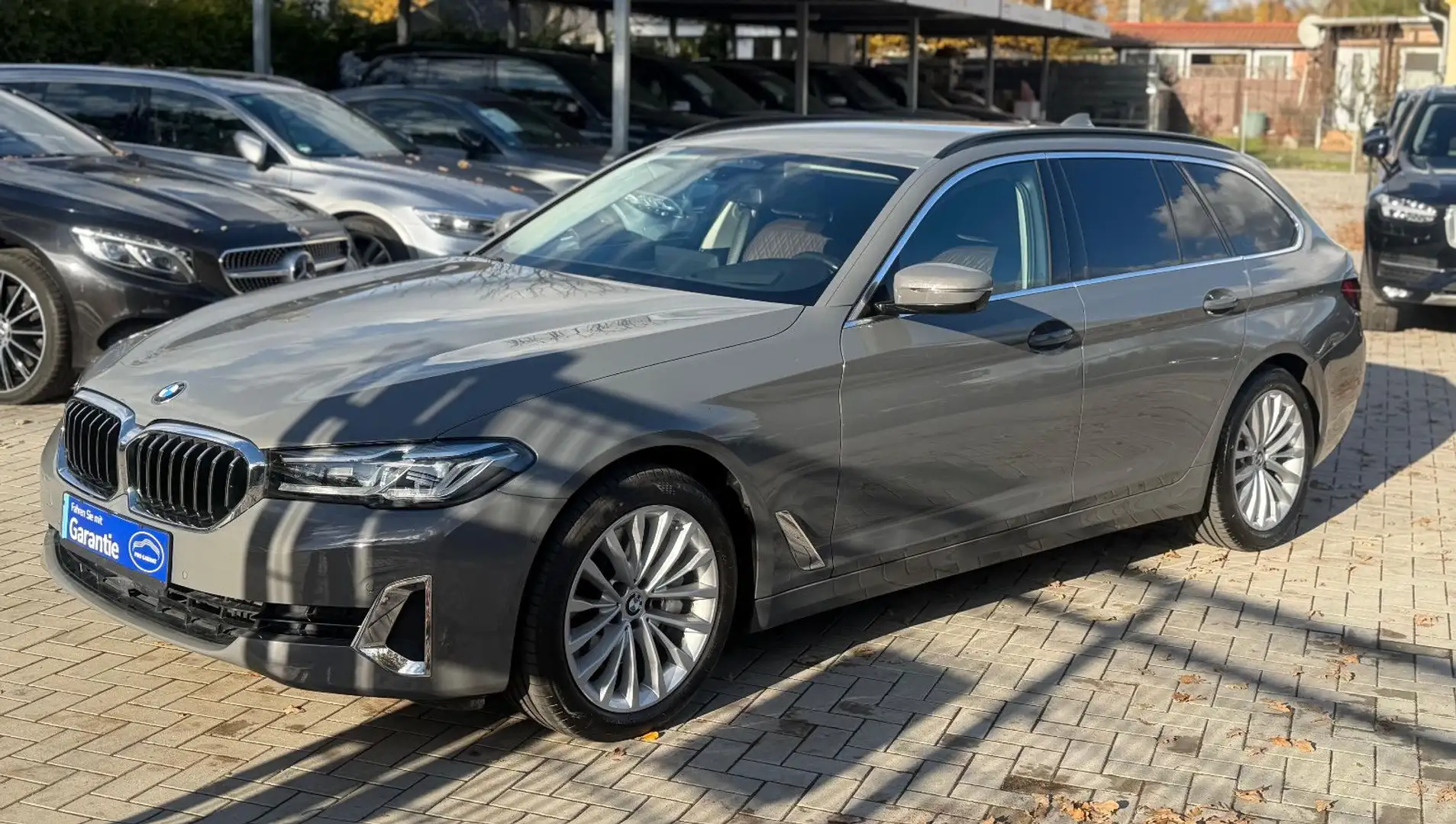 BMW 540 i Touring xDrive LuxuryLine MHEV LED*Navi*ACC Grau - 1