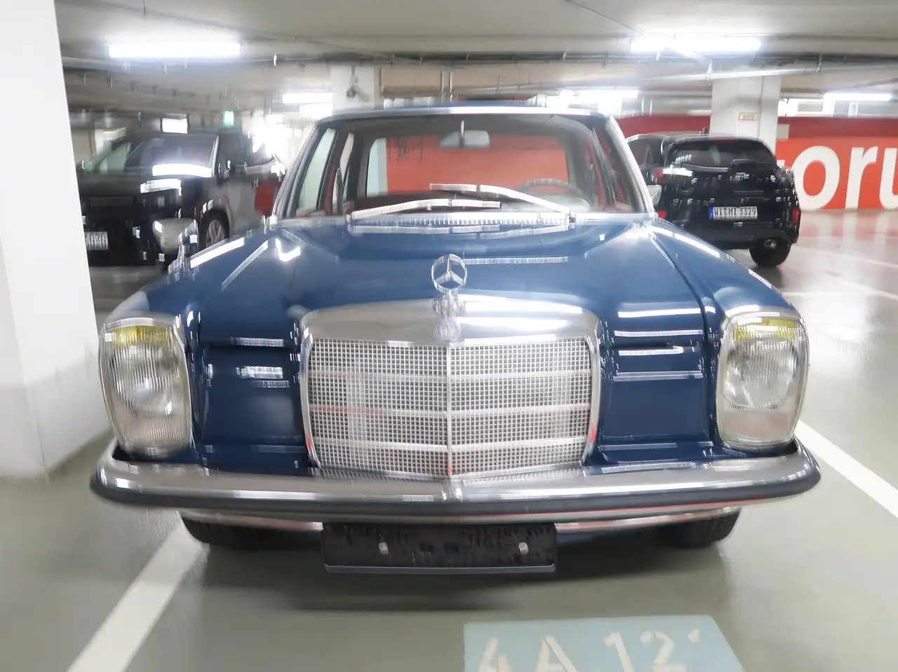 Mercedes-Benz 220 D W115 /8 H Kennzeichen, foto 2