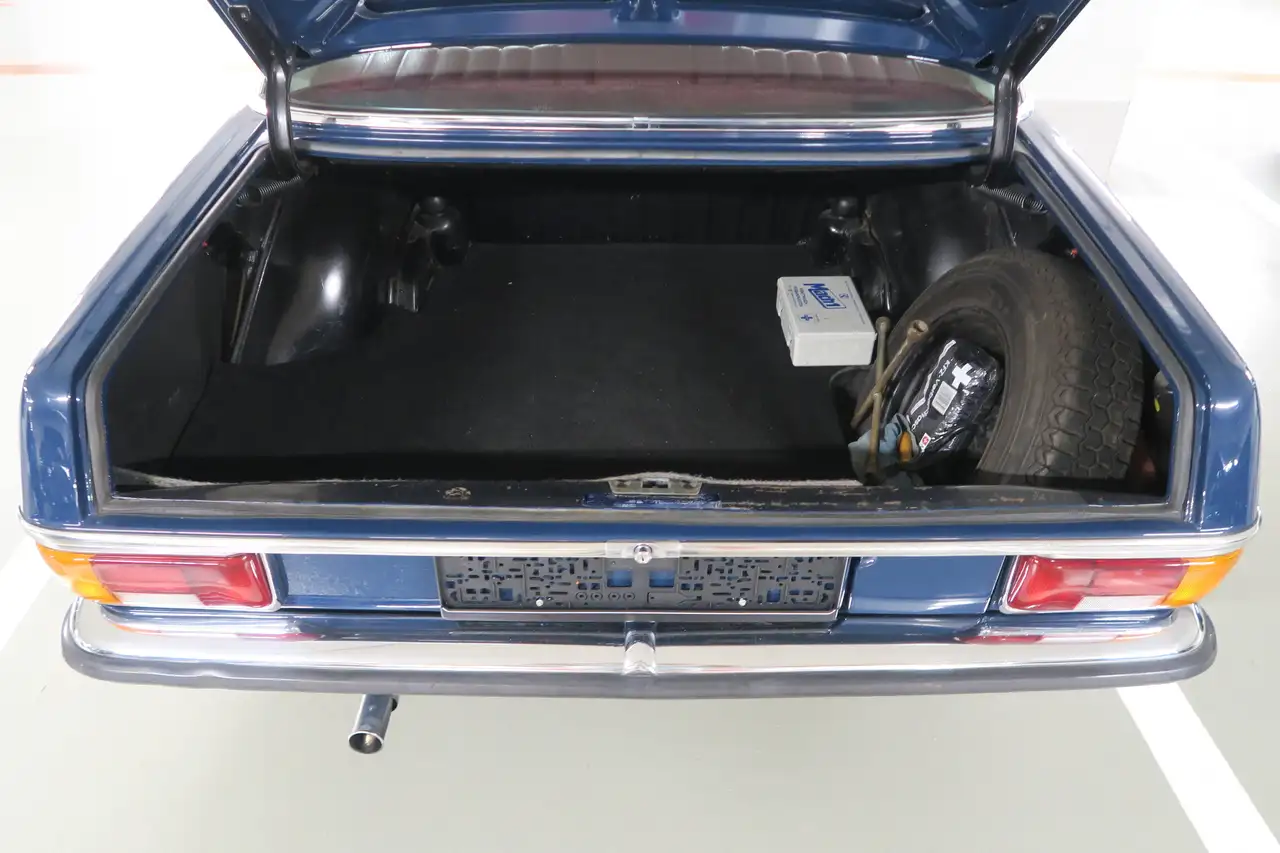 Mercedes-Benz 220 D W115 /8 H Kennzeichen, foto 9