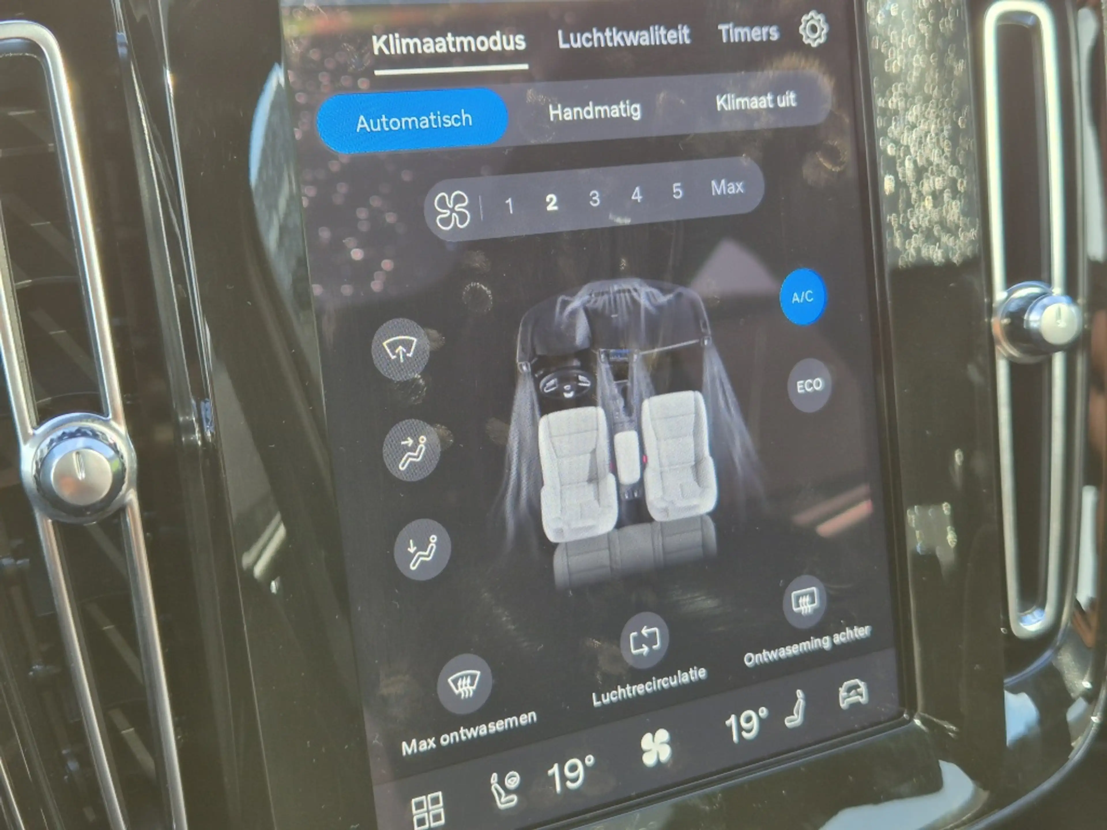 Volvo EC40 Extended Range Ultra 82kWh/252PK | Harman/Kardon | — photo 33
