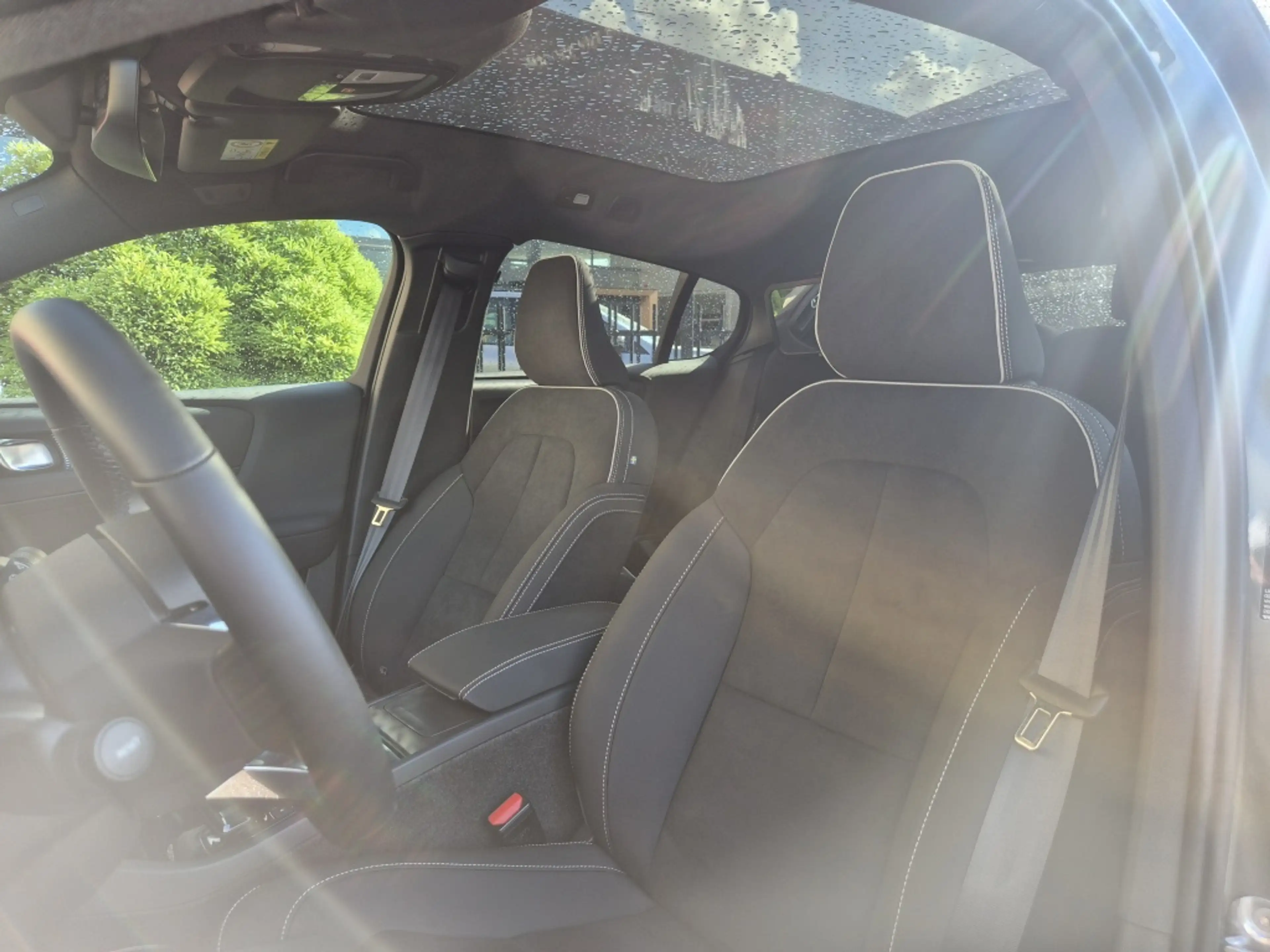 Volvo EC40 Extended Range Ultra 82kWh/252PK | Harman/Kardon | — photo 4