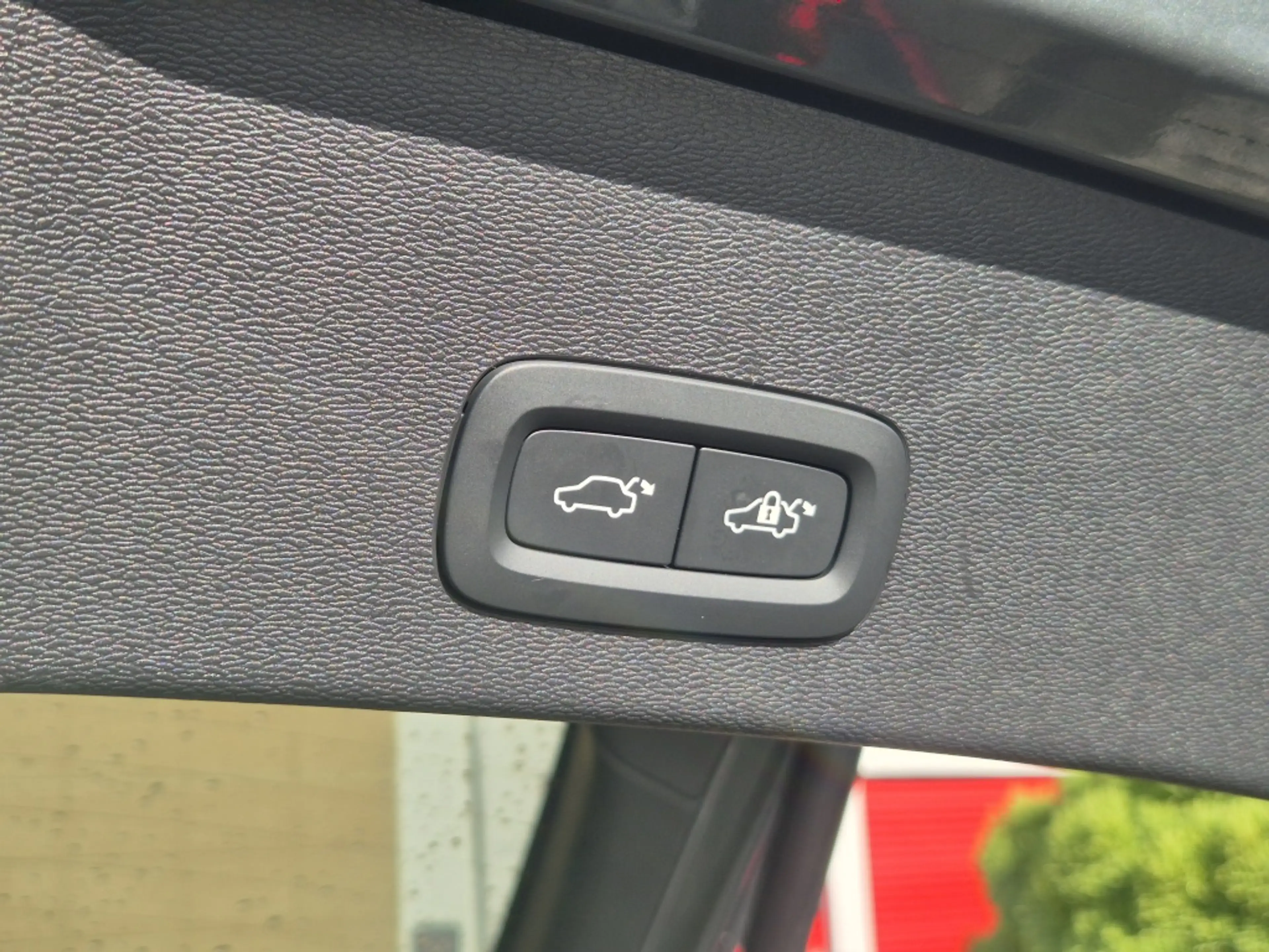 Volvo EC40 Extended Range Ultra 82kWh/252PK | Harman/Kardon | — photo 16