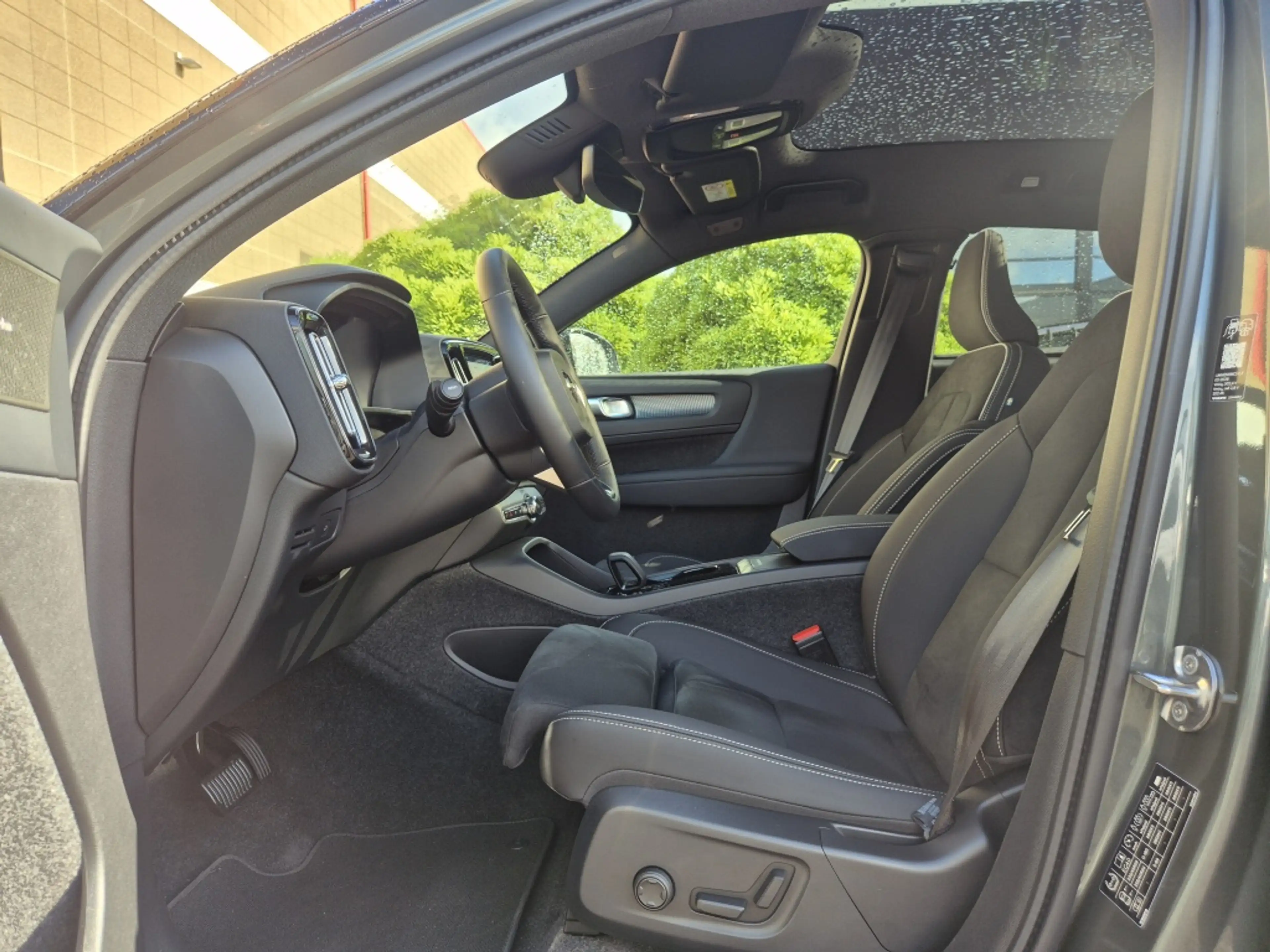 Volvo EC40 Extended Range Ultra 82kWh/252PK | Harman/Kardon | — photo 11