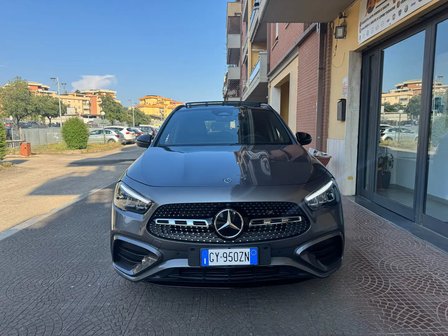 Mercedes-Benz GLA 200 d AMG Line Premium Plus auto NUOVA Argento - 1