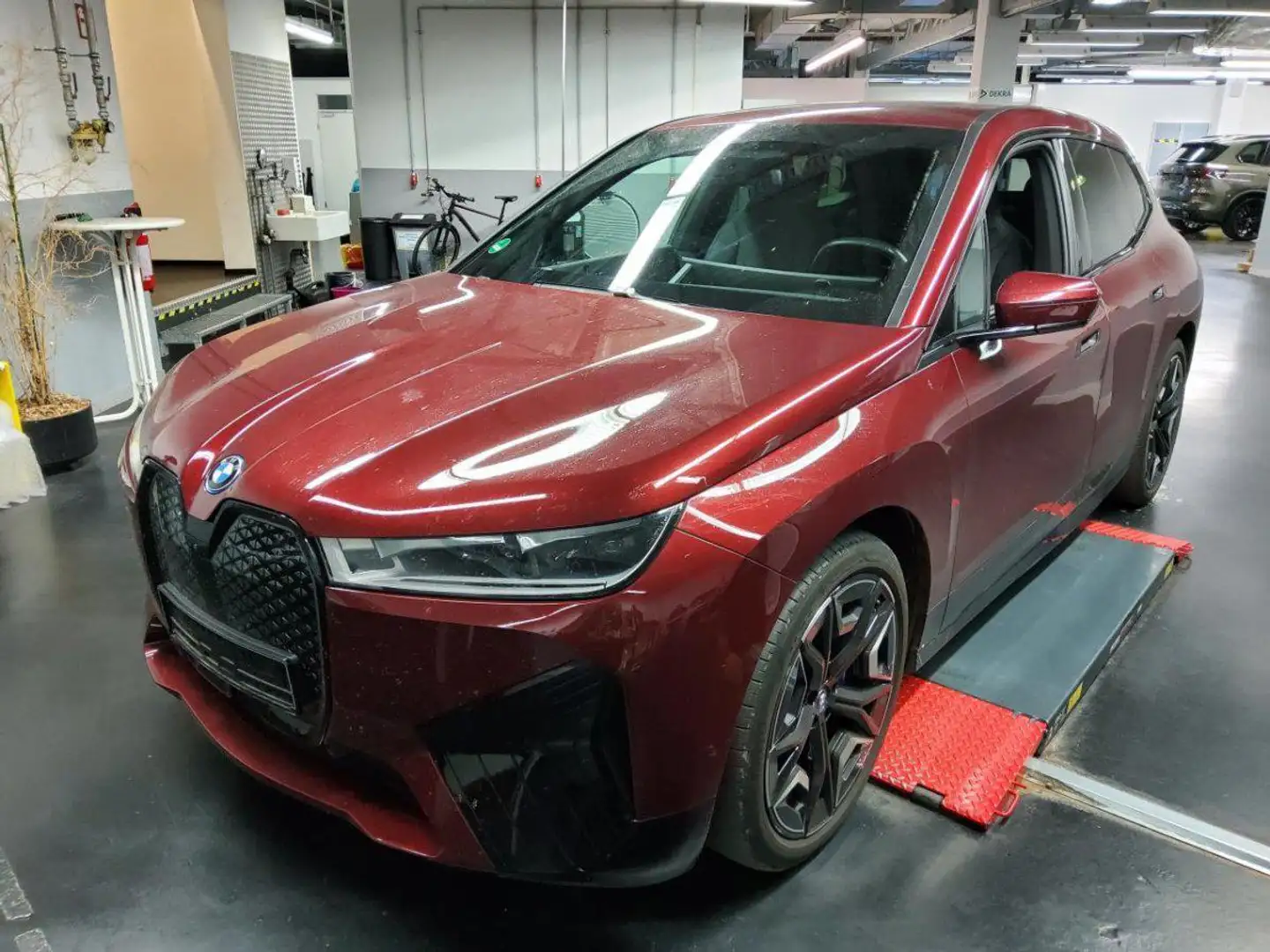BMW iX 40 xDRIVE SPORT/BLACK/22Z/ACC/HuD/360°/AHK/H&K Rosso - 1