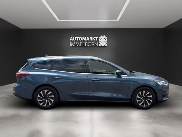 Ford Focus view 11