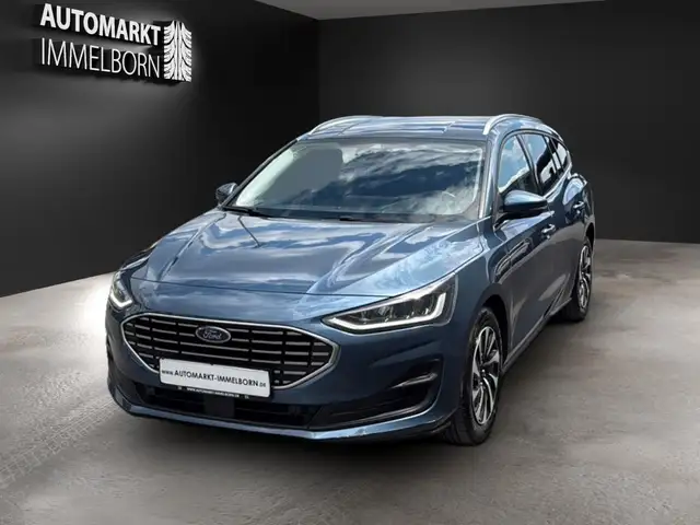 Ford Focus view 3