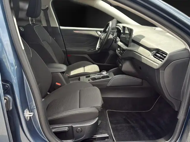 Ford Focus view 15