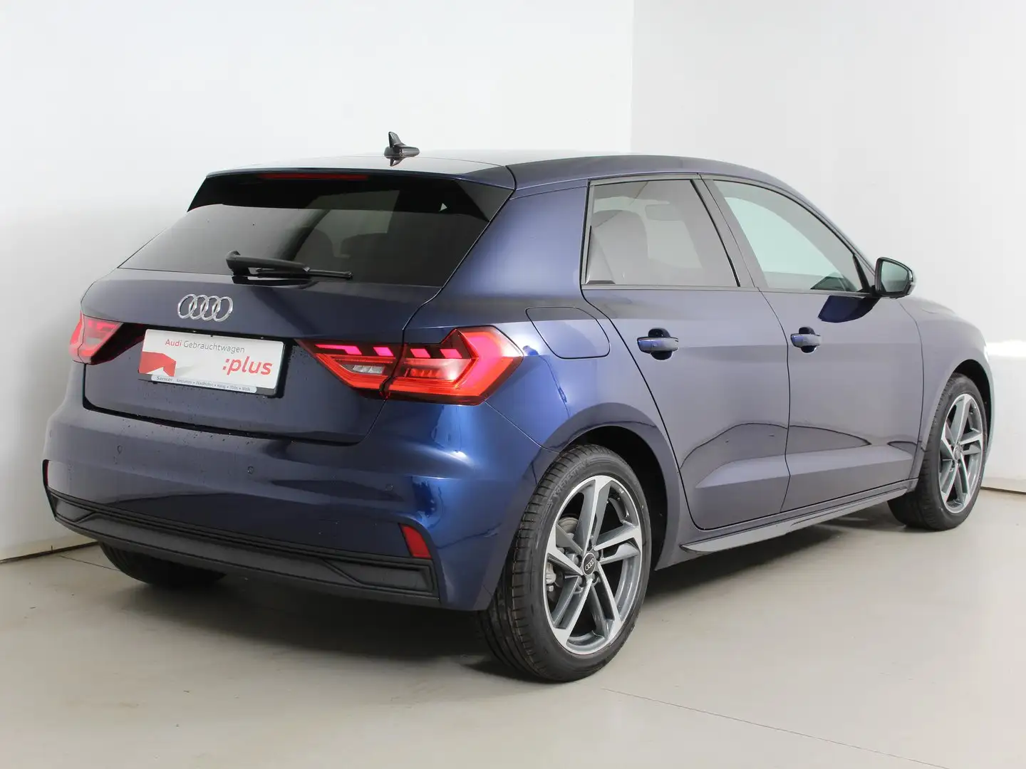 Audi A1 30 TFSI intense Blau - 2