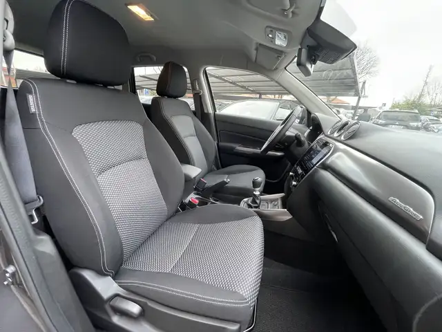 Suzuki Vitara view 13