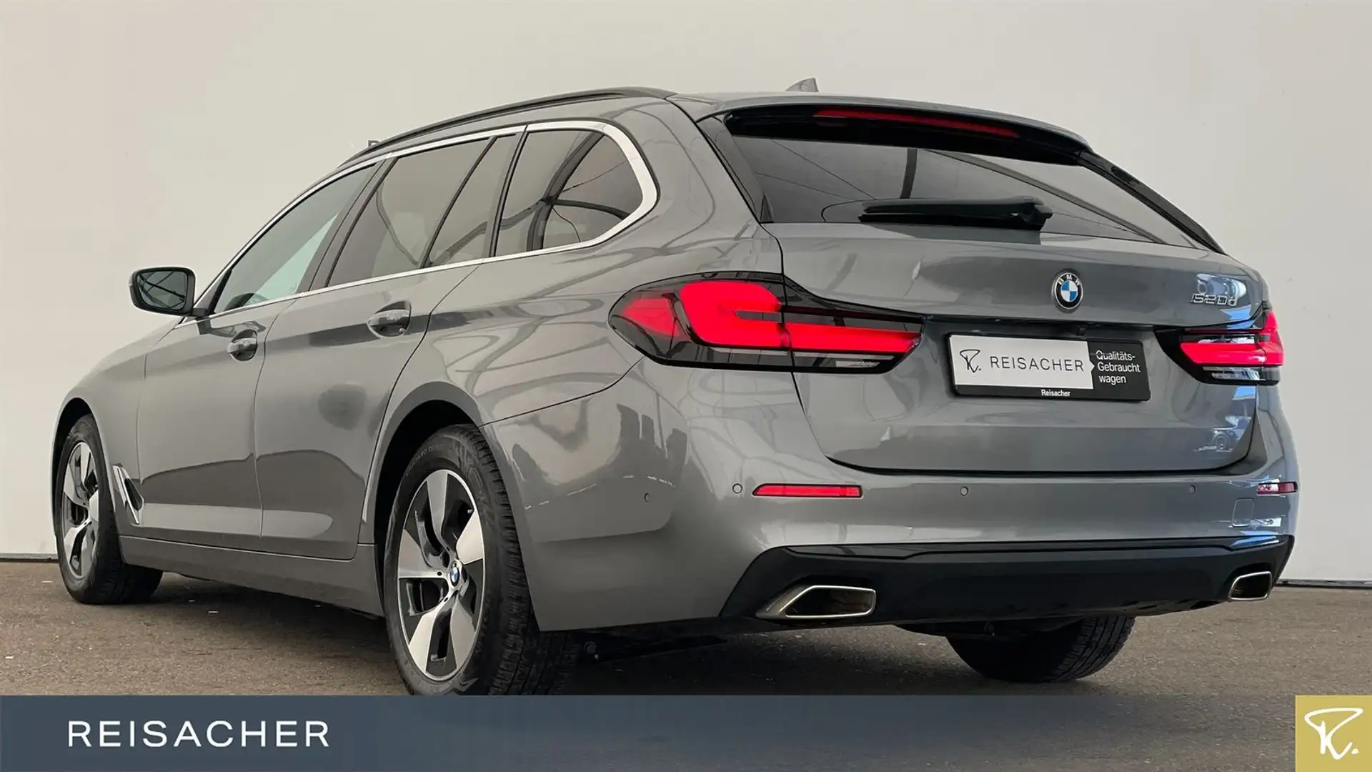 BMW 520 d A Tou LCPro Laser ACC RFK PDC HuD HiFi 17" Grijs - 2