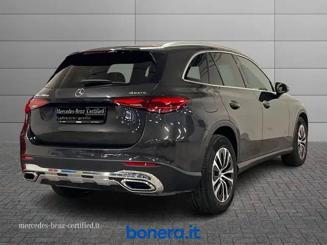 Mercedes-Benz GLC view 3