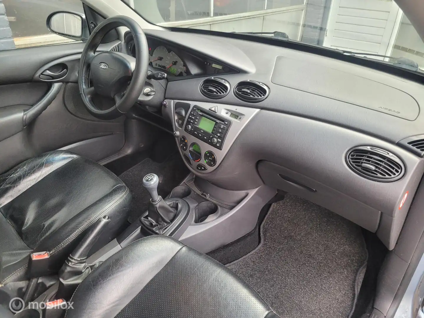 Ford Focus Wagon 1.6-16V Futura | INRUILVOERTUIG | NW APK | Grau - 2